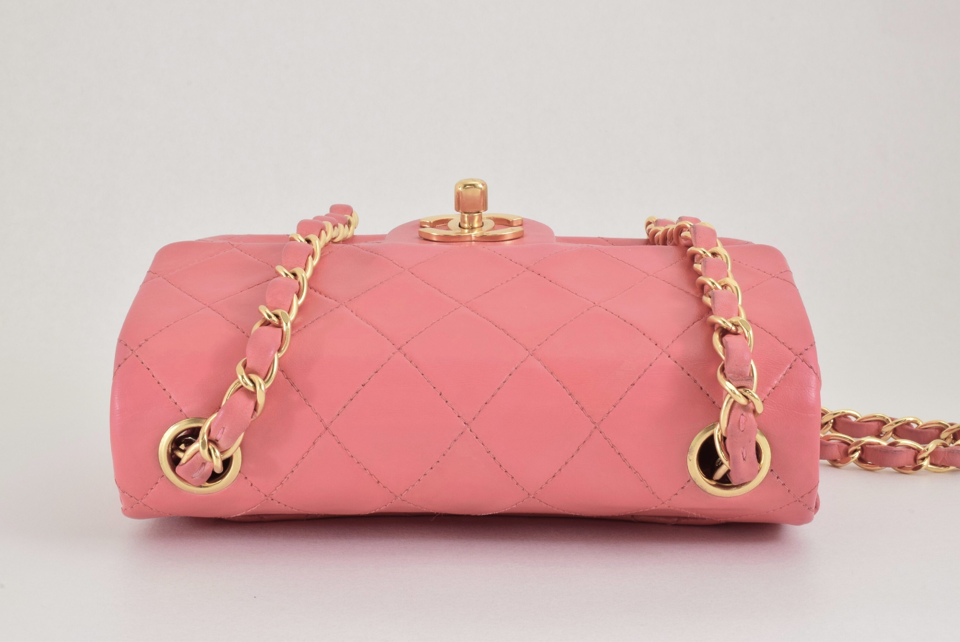 Matelasse Chain Shoulder Pink with Seal Shoulder Bag — view 5