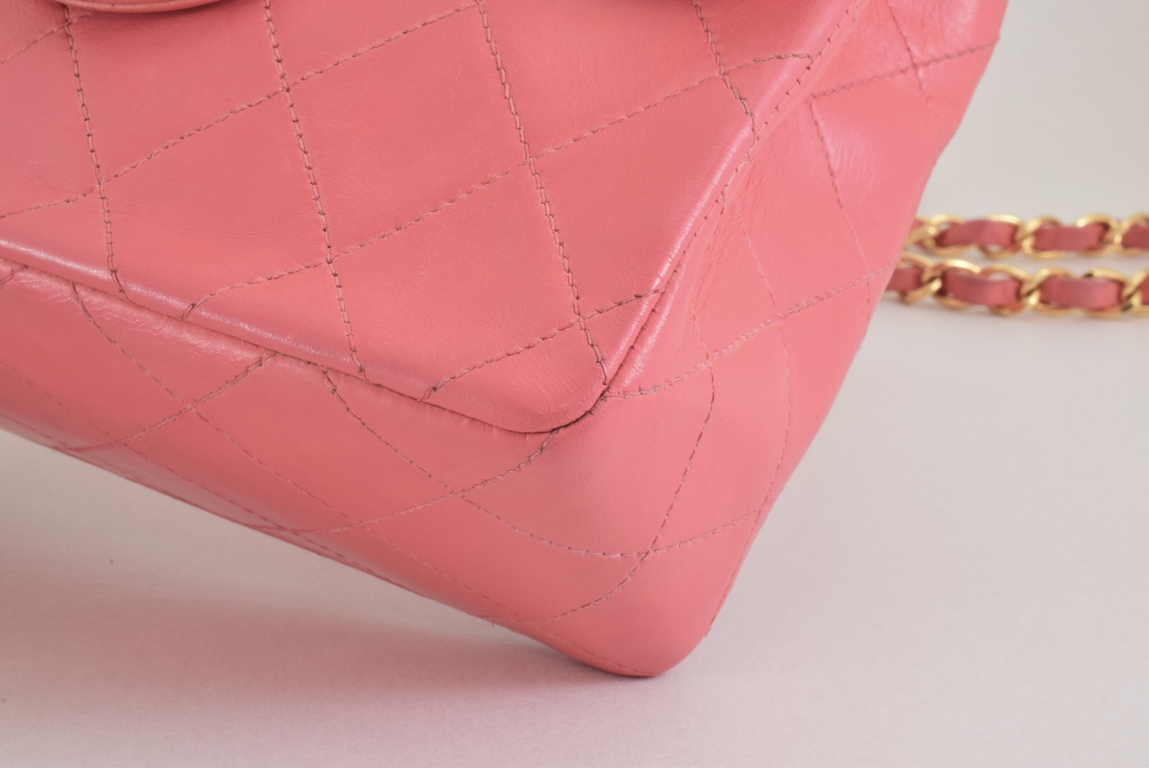 Matelasse Chain Shoulder Pink with Seal Shoulder Bag — view 7