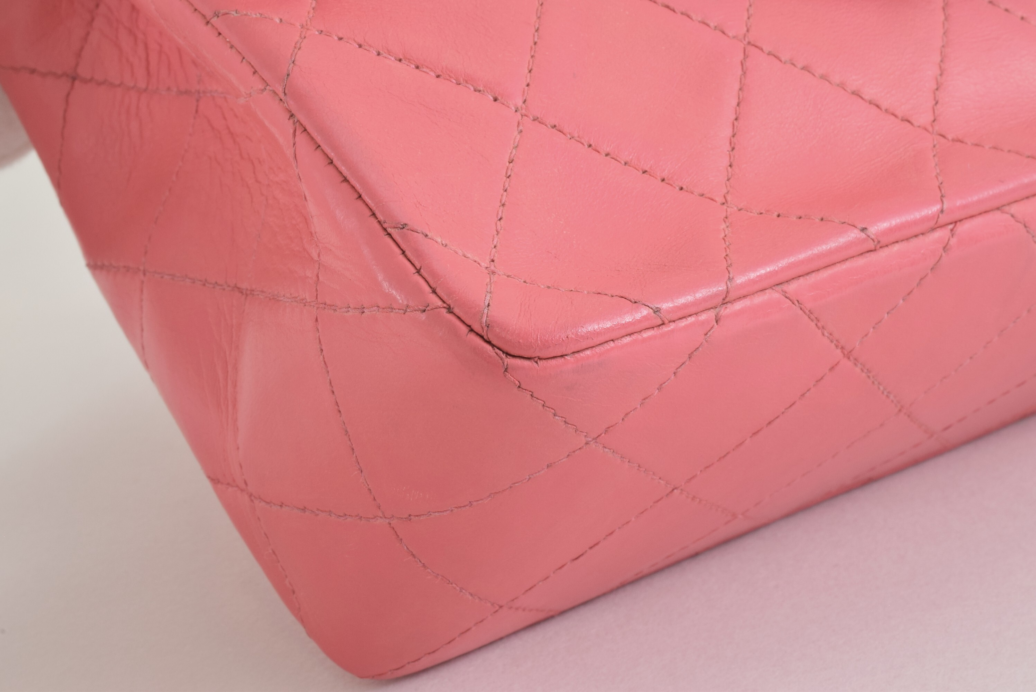 Matelasse Chain Shoulder Pink with Seal Shoulder Bag — view 8