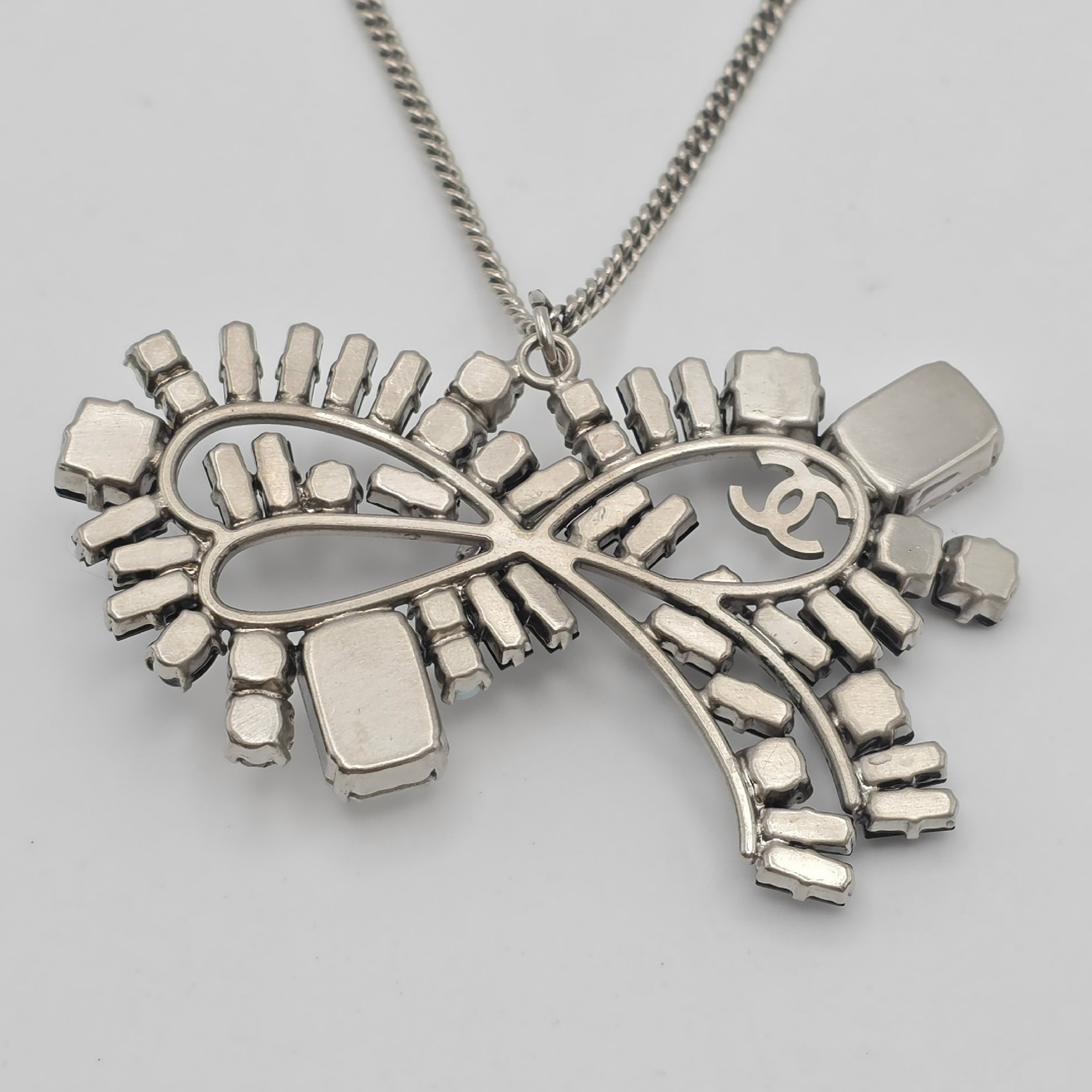 necklace — view 2