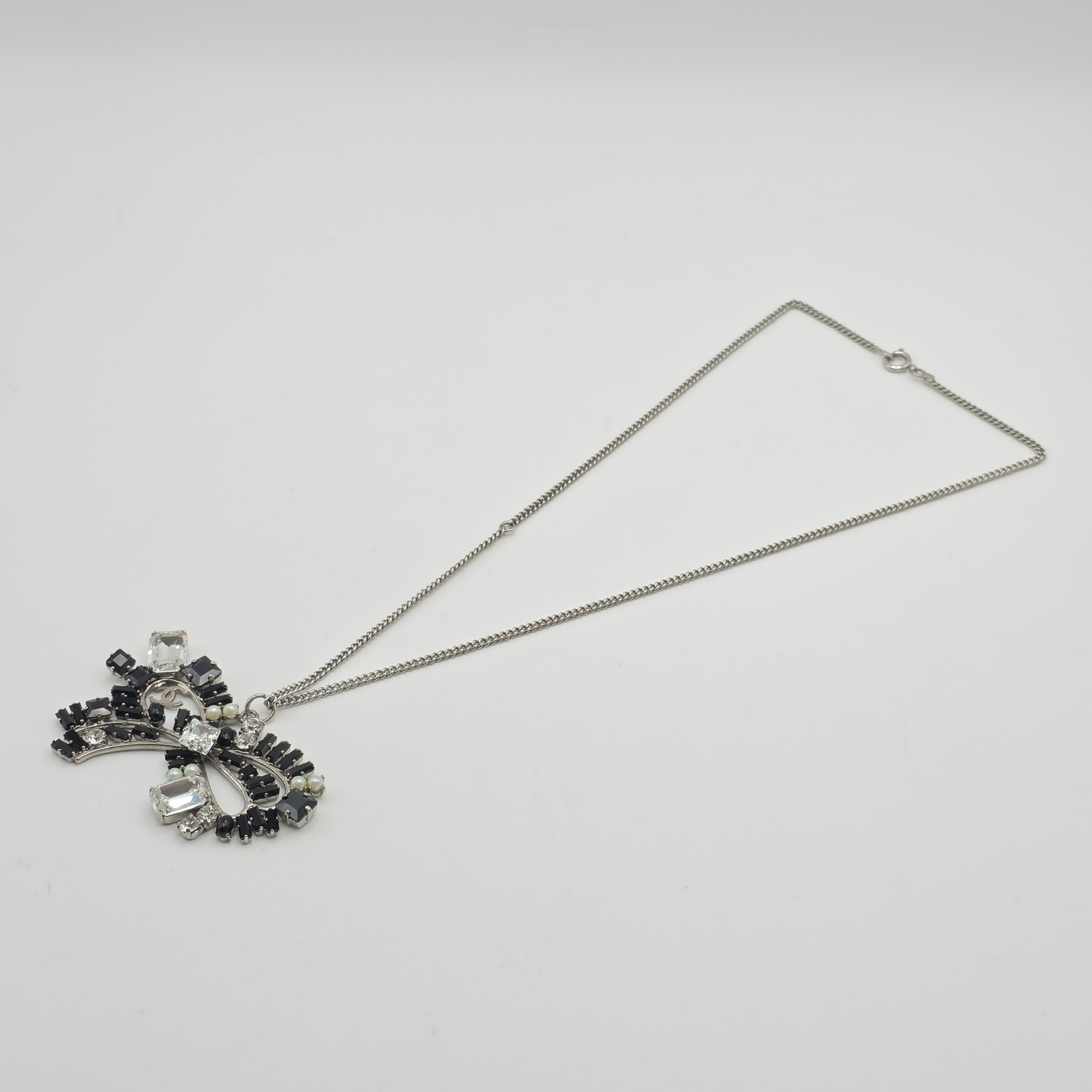 necklace — view 3
