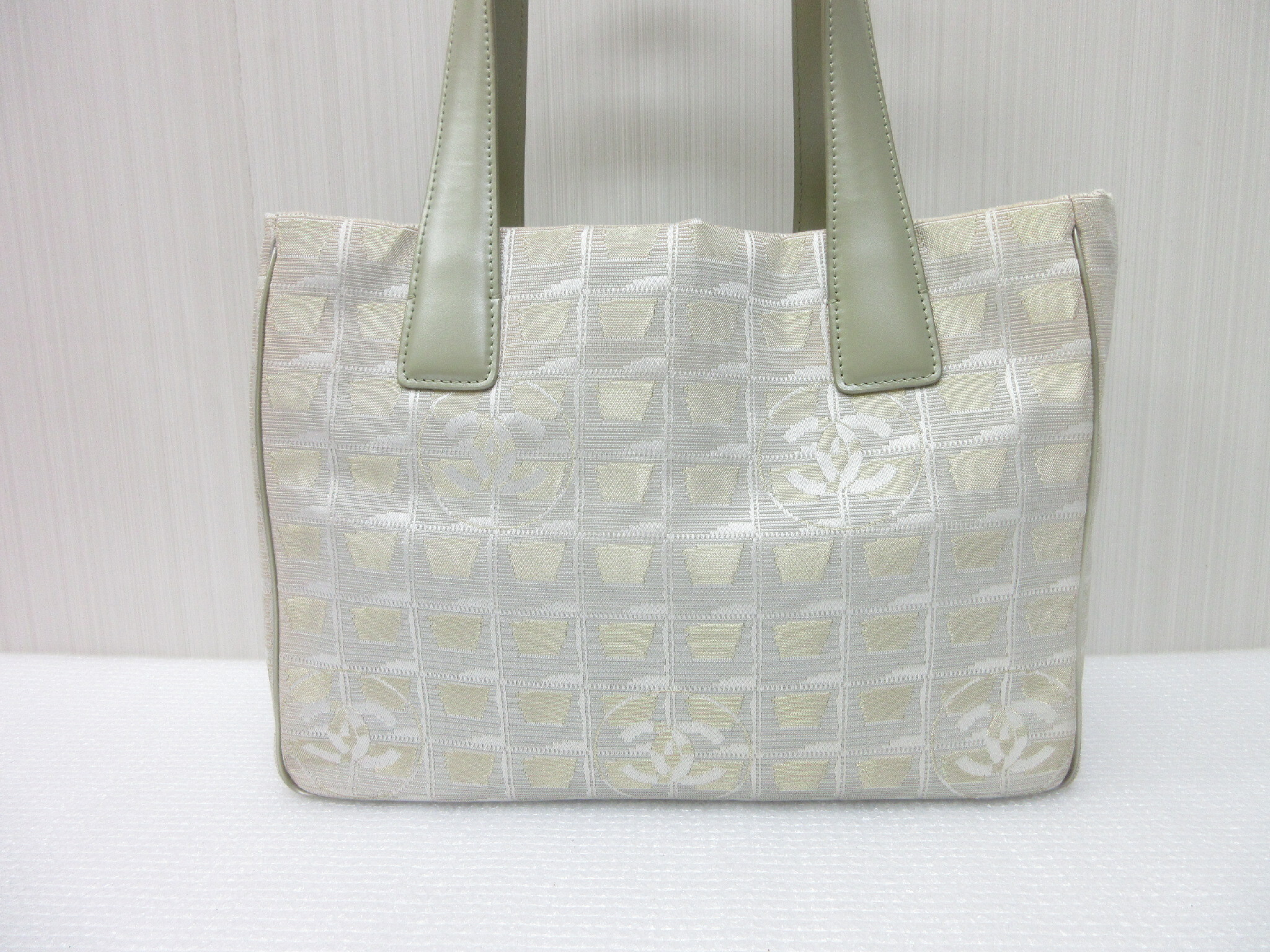New Travel Line Nylon Canvas x Leather Tote Bag Handbag Tote Bag — view 2
