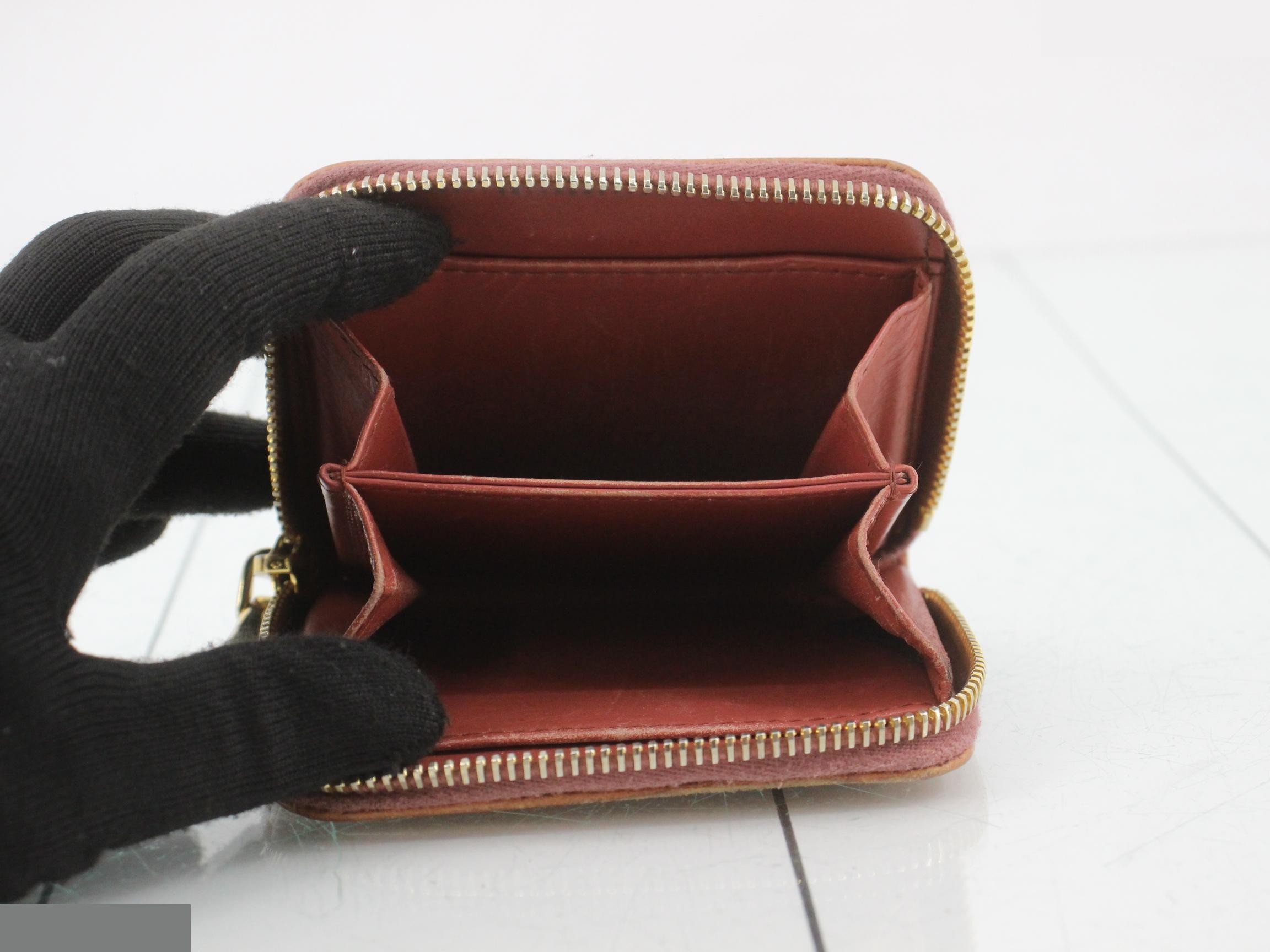 logo coin case — view 4