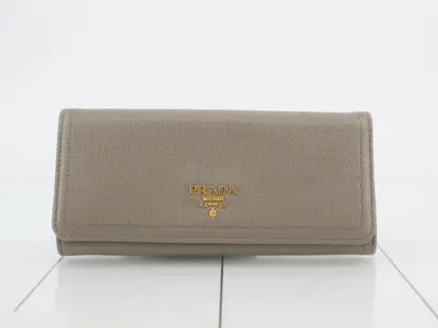 long wallet, beige color