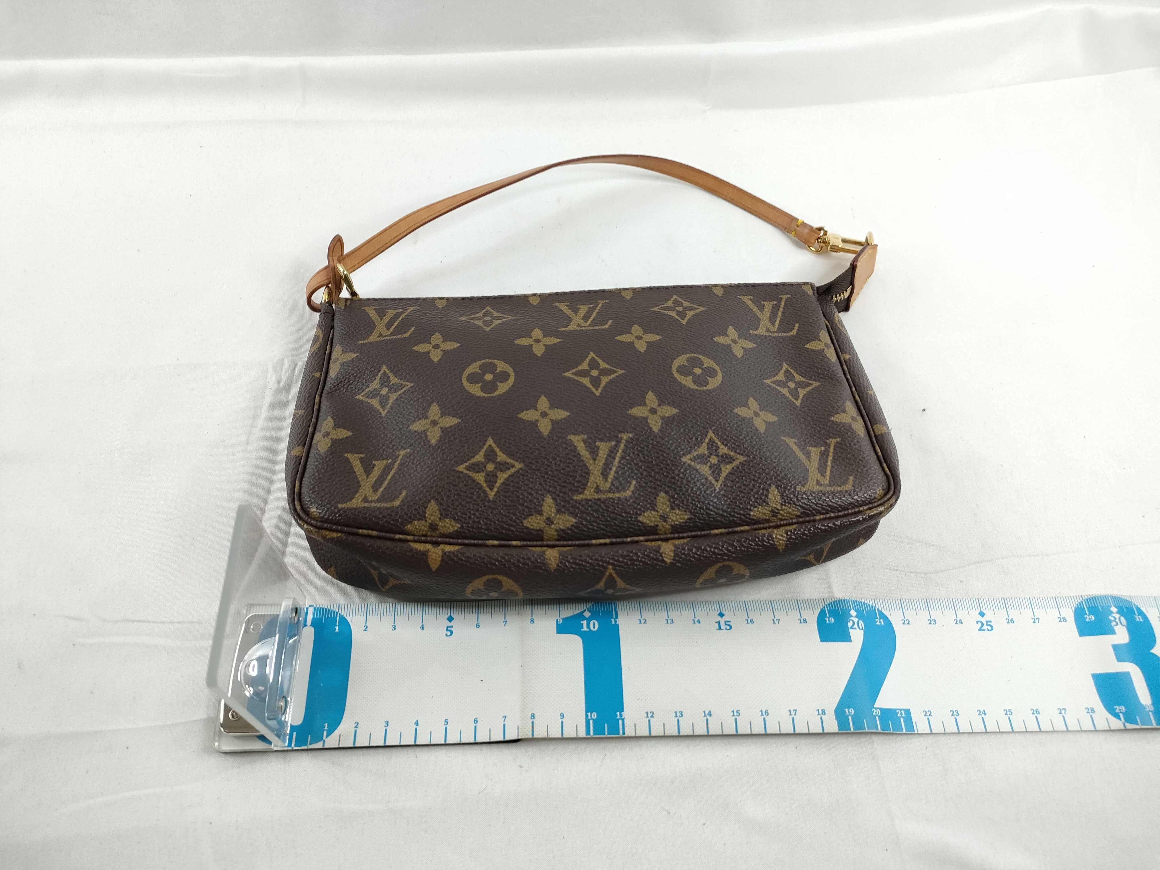Monogram LV Monogram Pochette Accessoires Pouch M51980 Handbag — view 2