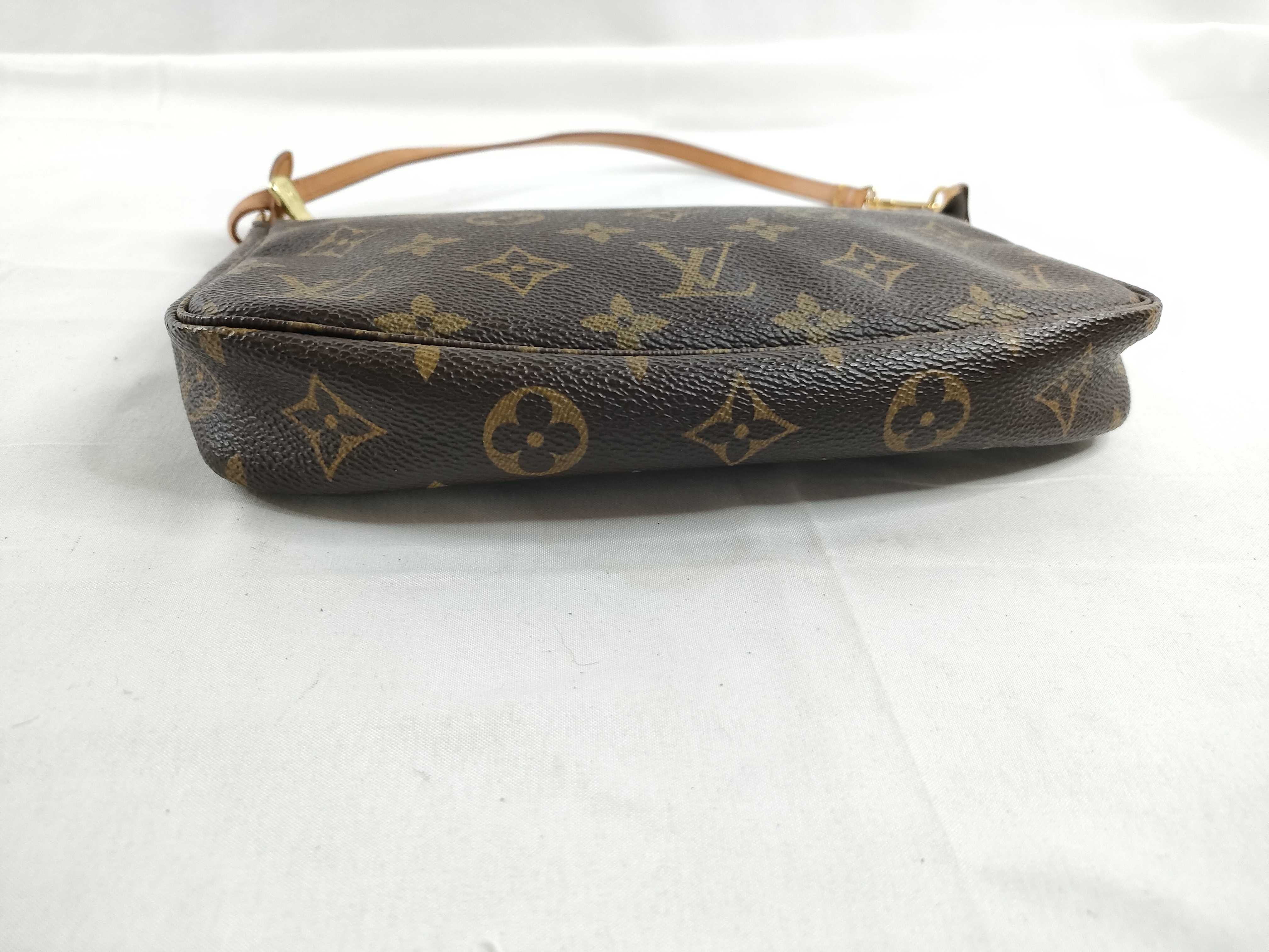 Monogram LV Monogram Pochette Accessoires Pouch M51980 Handbag — view 4