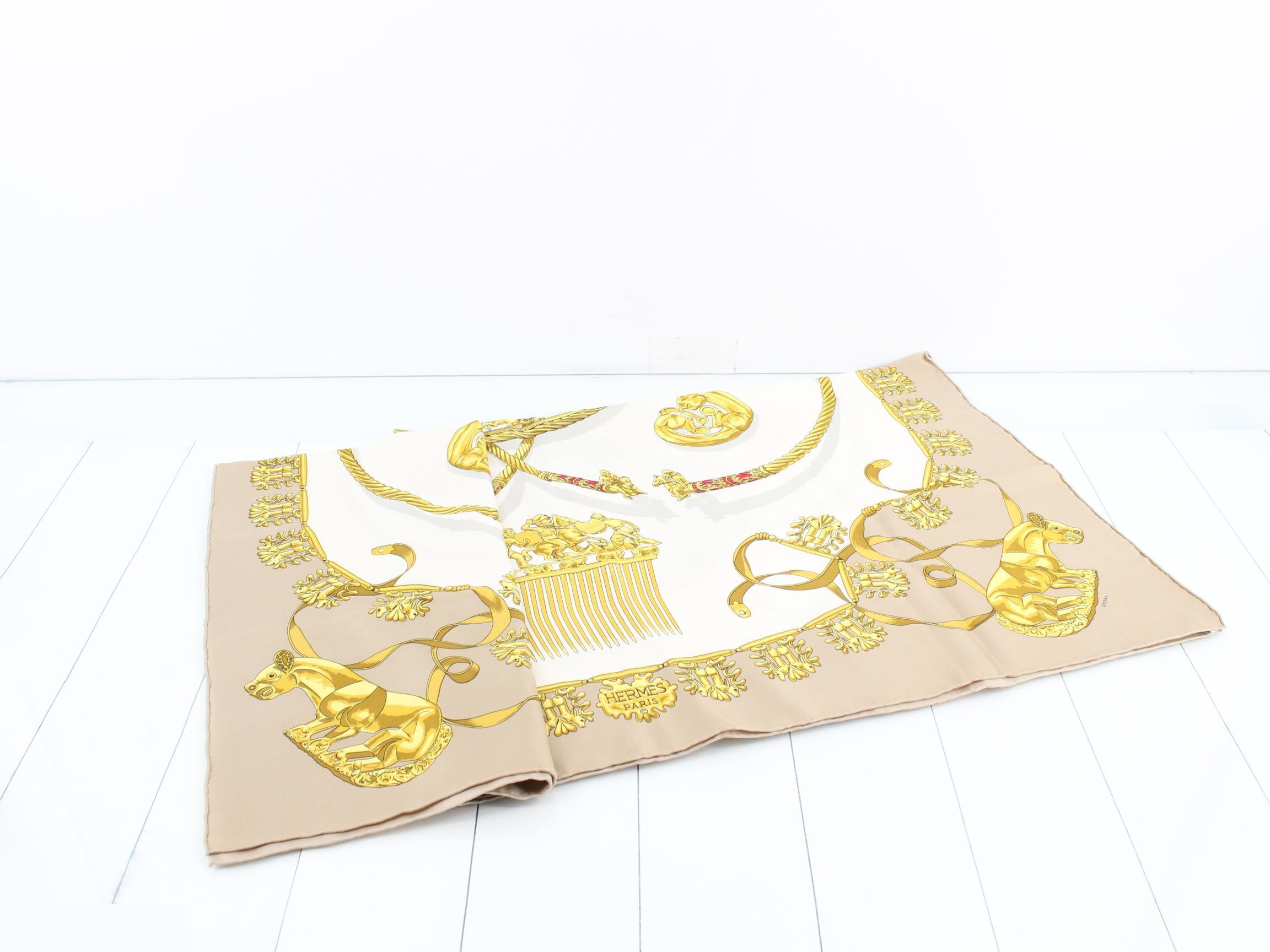 Carre 90 LES CAVALIERS D'OR Golden Knight Beige — view 3