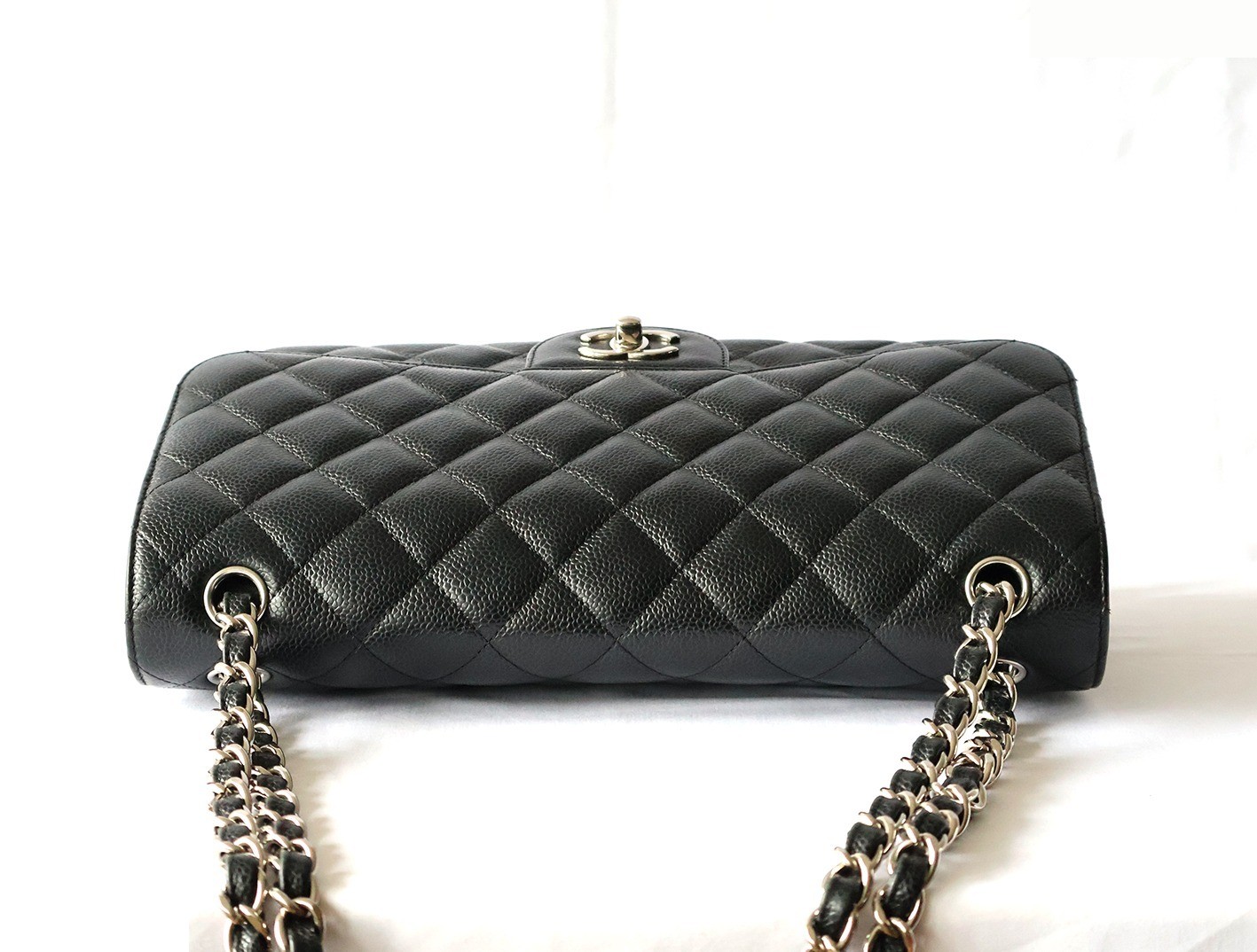 Caviar leather large matelassé double flap double chain shoulder bag, black — view 8