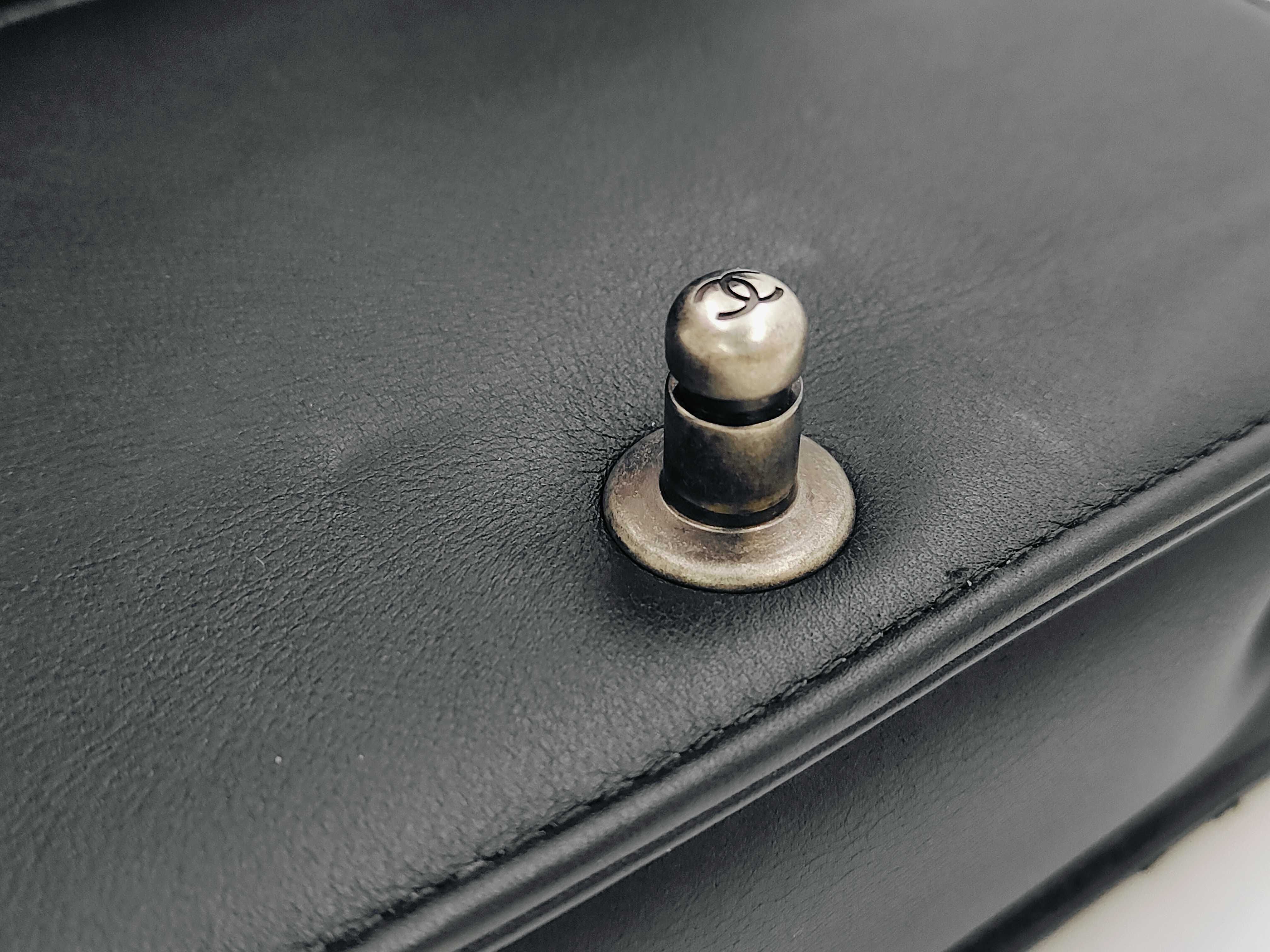 Le Boy Black V-Quilted Enamel x Calfskin Small Antique Silver Hardware Item No. 30 Shoulder Bag with Card — view 13