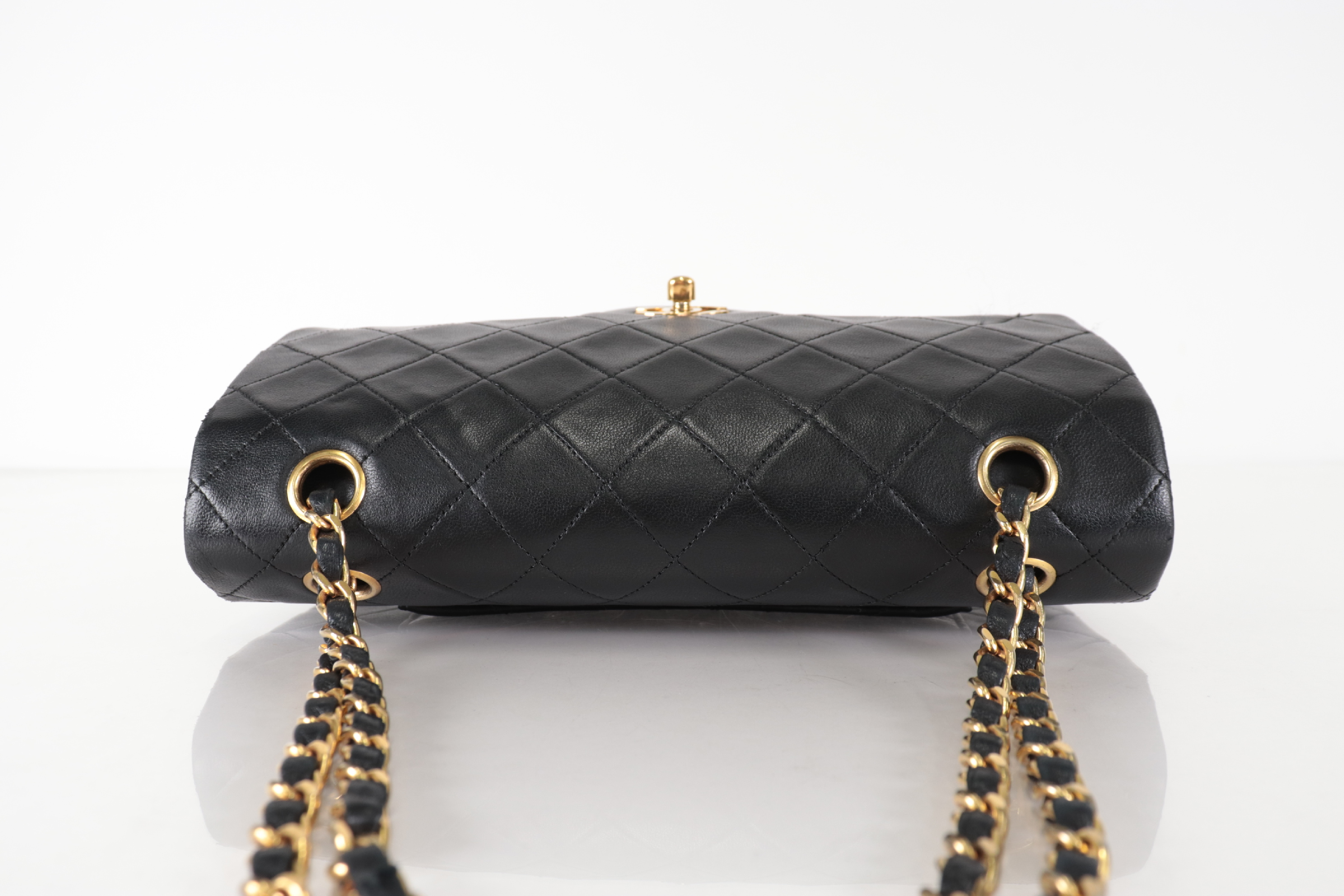 W-flap 25 Lambskin Shoulder Bag (Serial No. 4) — view 5