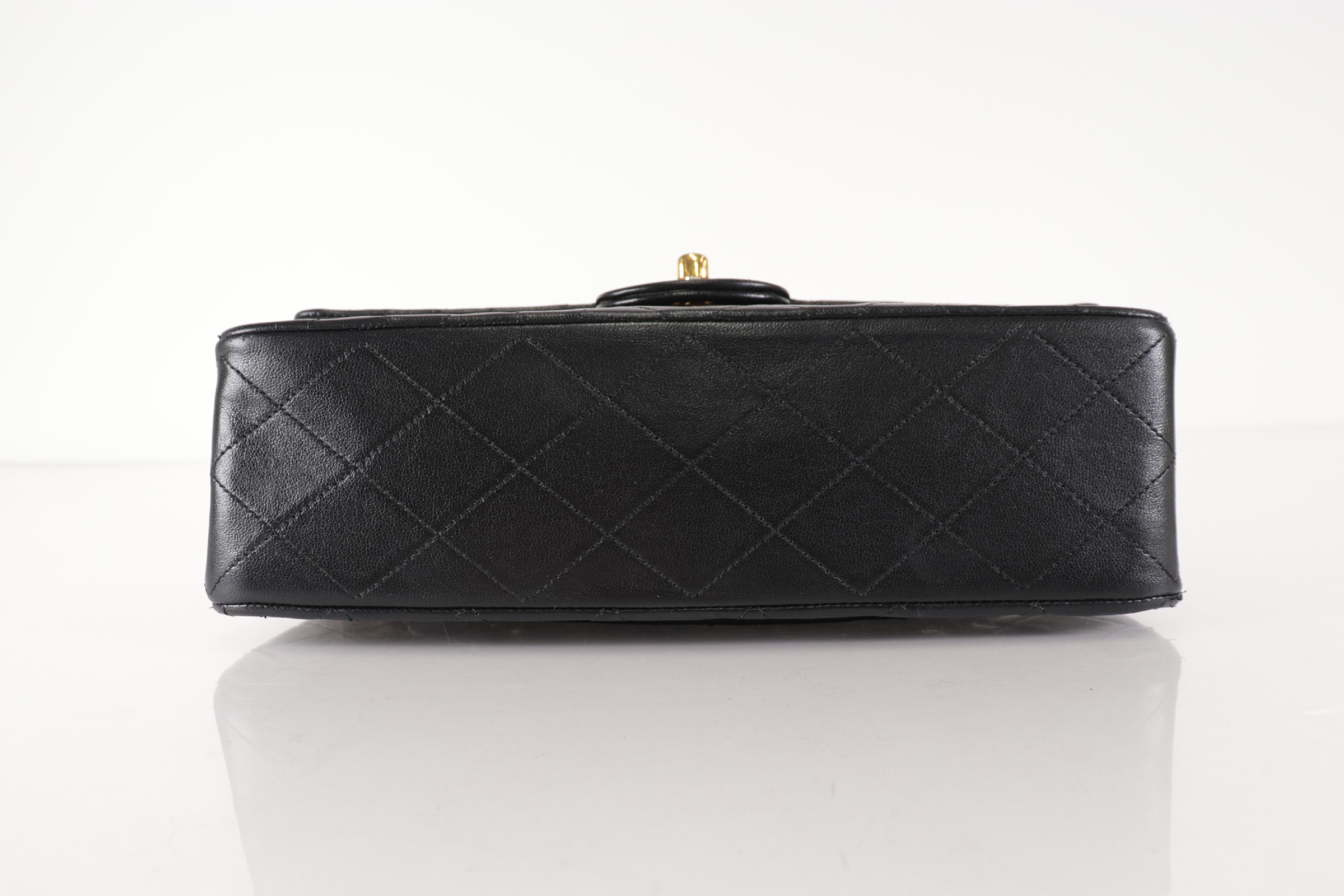 W-flap 25 Lambskin Shoulder Bag (Serial No. 4) — view 6