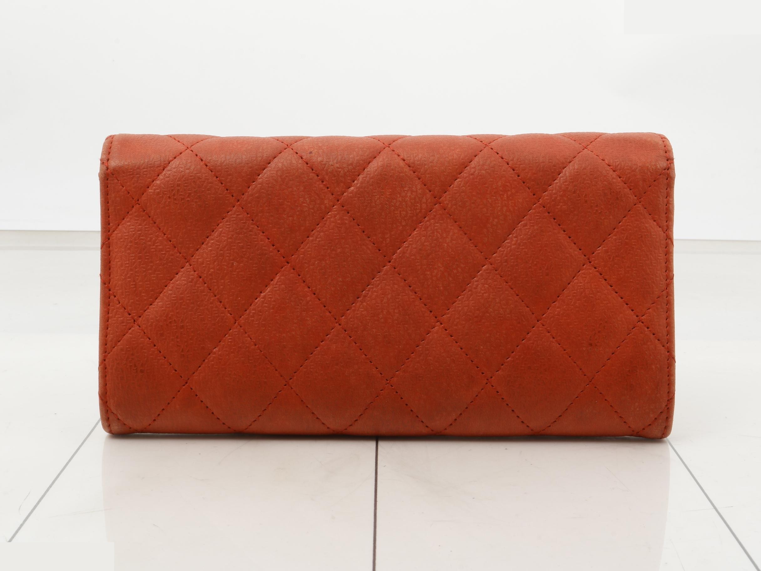 Matelassé calfskin long wallet with embossed logo, serial number 24. — view 2