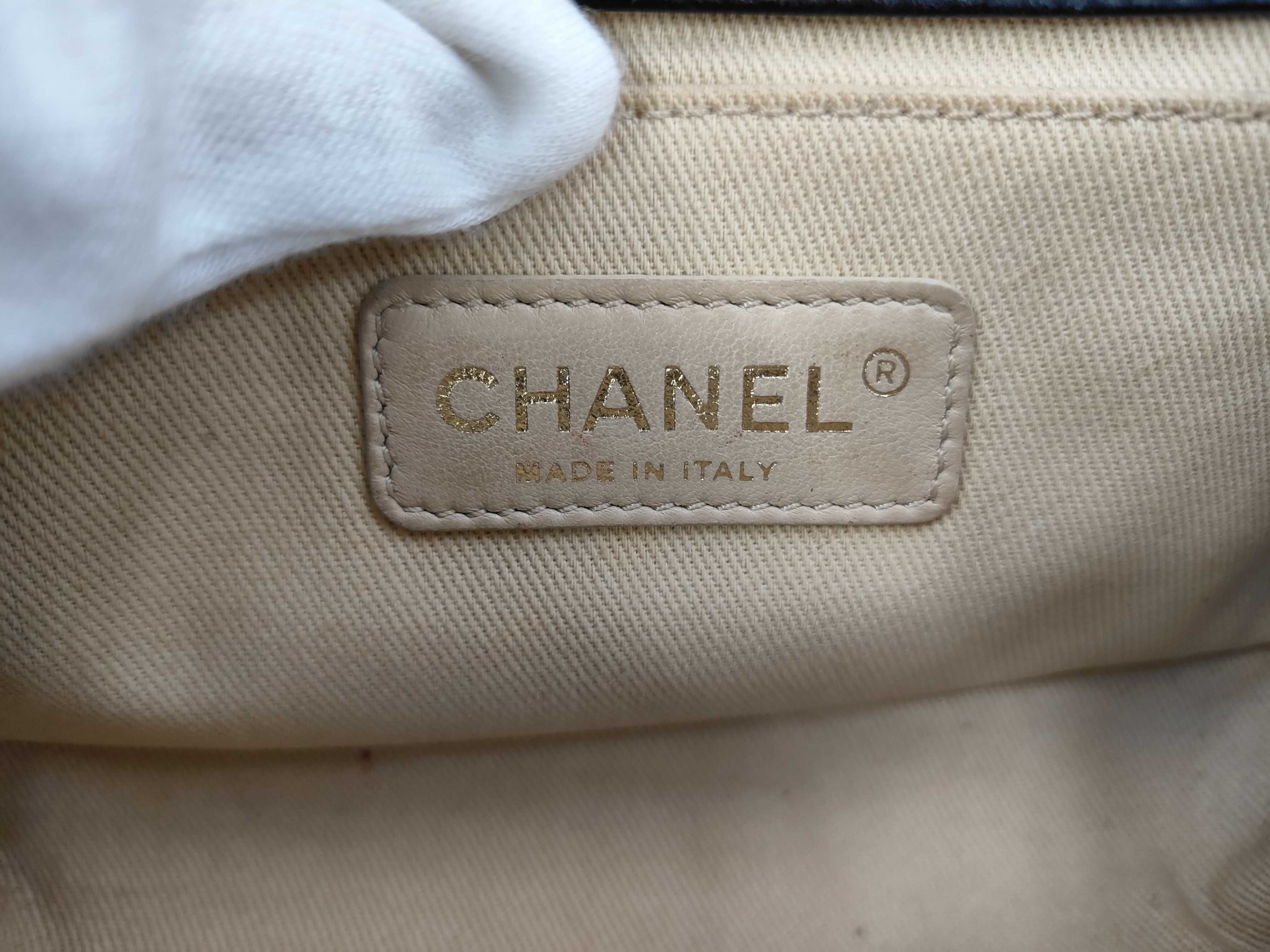 Boy Chanel 20 Vintage Calfskin Gold Hardware Chain Shoulder Bag Black (Serial Number 17) — view 10