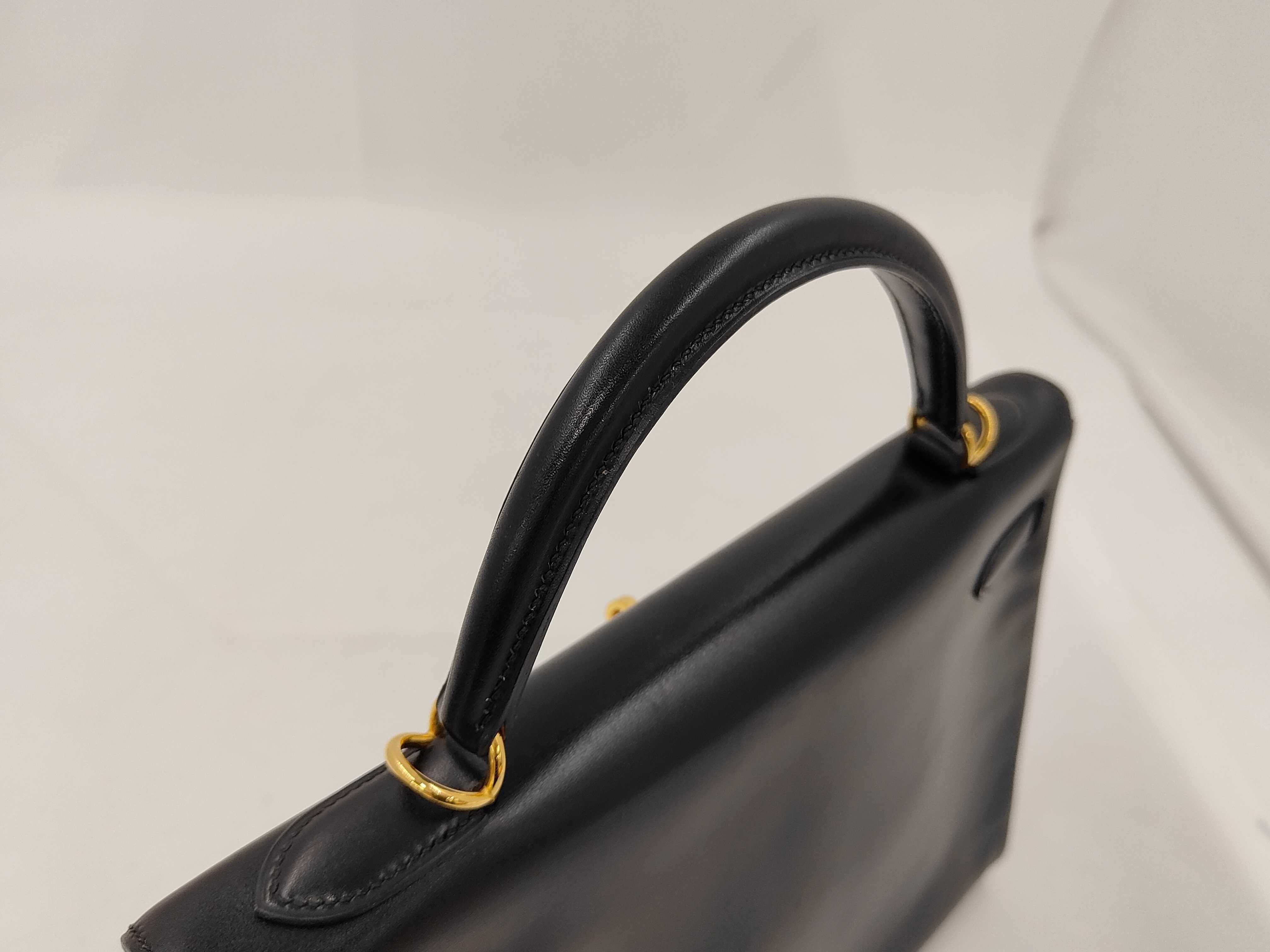 Kelly 32, Box Calf Leather, Black, Gold Hardware, D Handbag — view 3