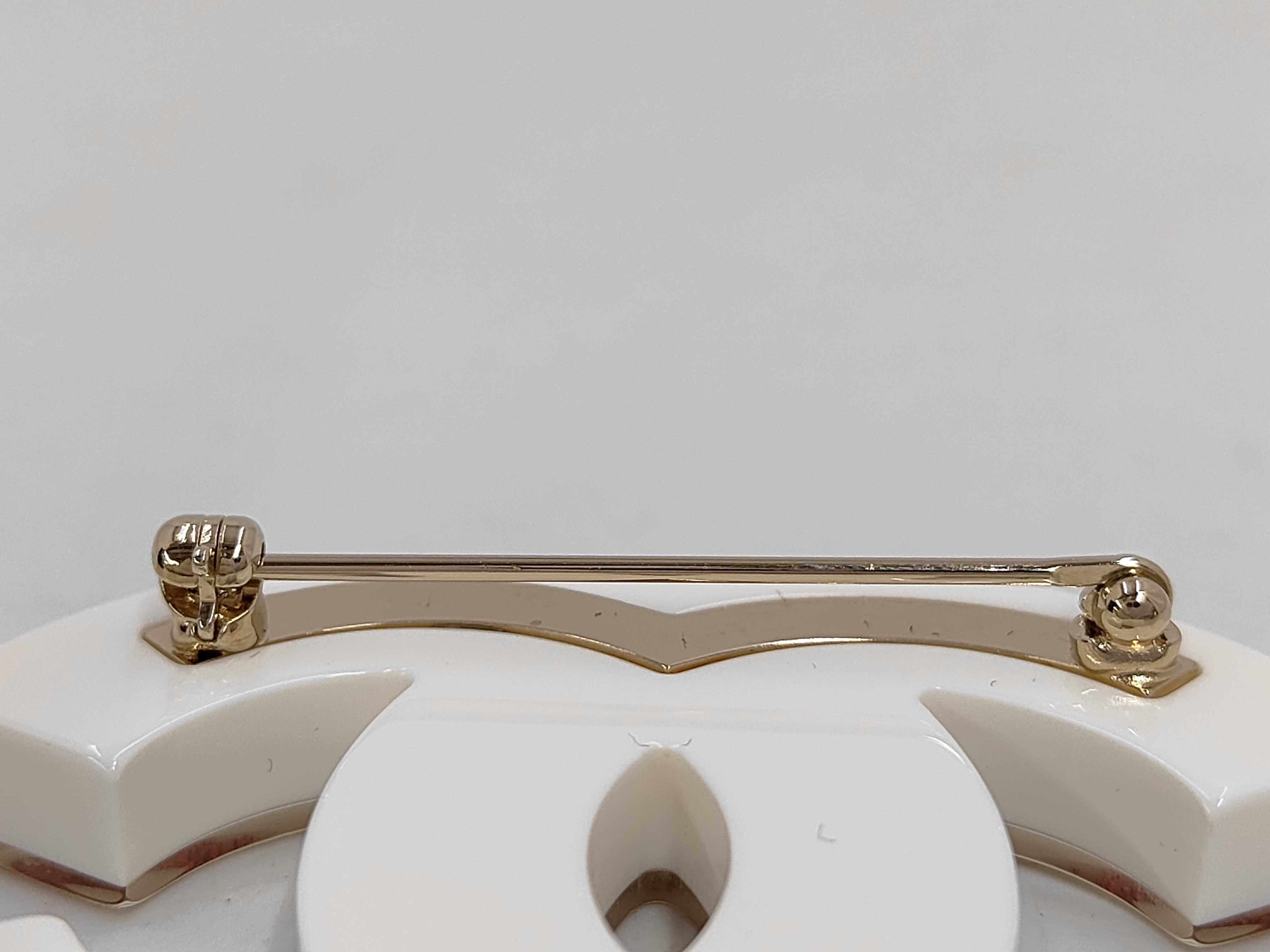 Rainbow Brooch (D19 C) — view 3