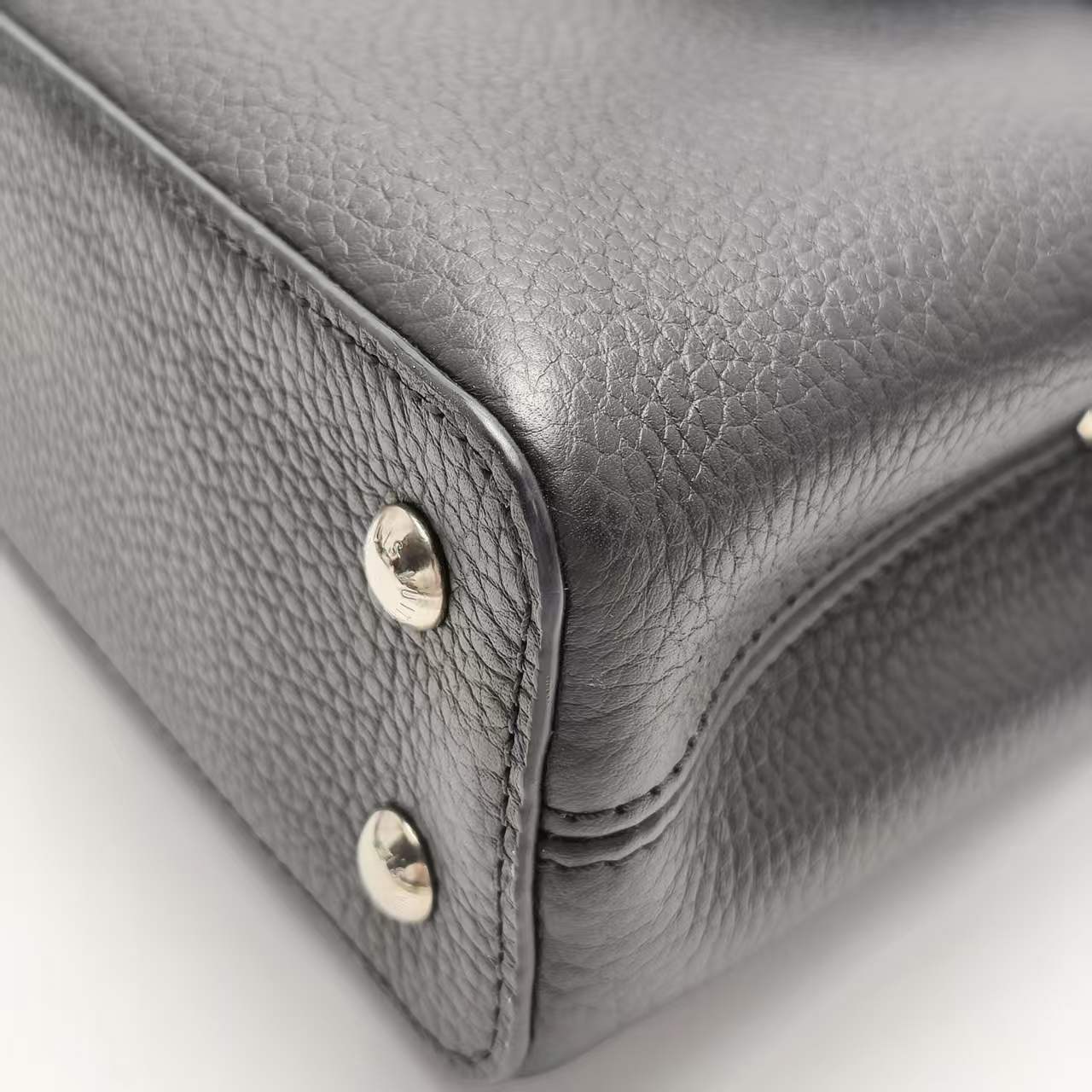 【*Shipped from: China*】LOUIS VUITTON Capucines Leather Shoulder Bag — view 7
