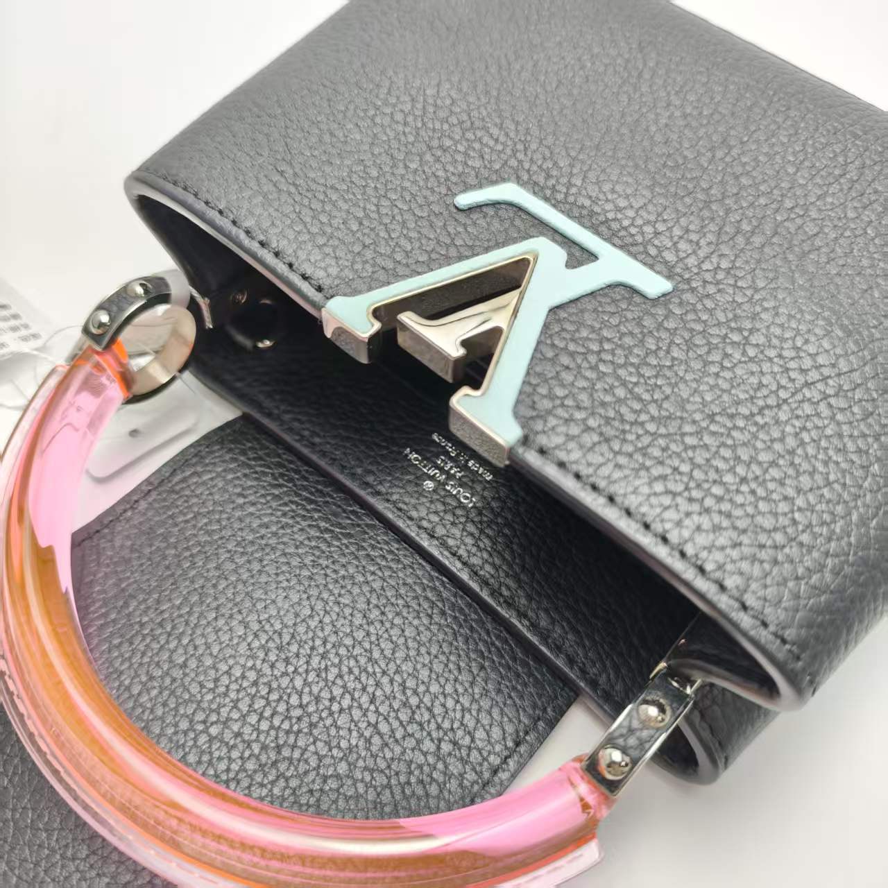 【*Shipped from: China*】LOUIS VUITTON Capucines Leather Shoulder Bag — view 8