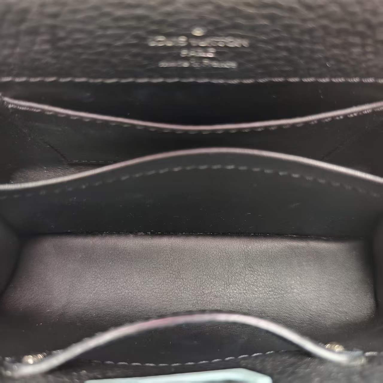 【*Shipped from: China*】LOUIS VUITTON Capucines Leather Shoulder Bag — view 9