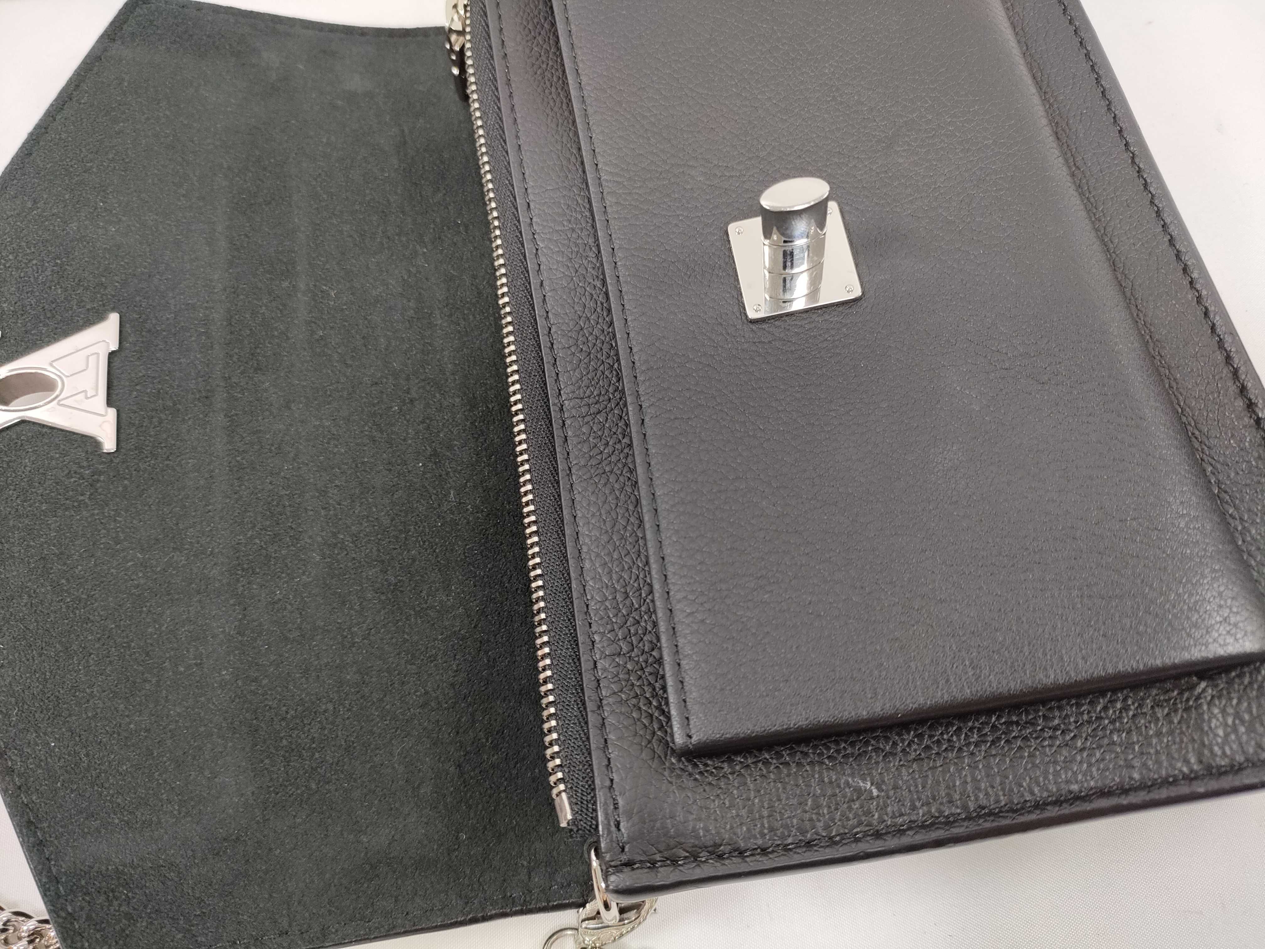 LV Logo Pochette Lockme Chain M63471 UB3150 ST Black Shoulder Bag — view 8