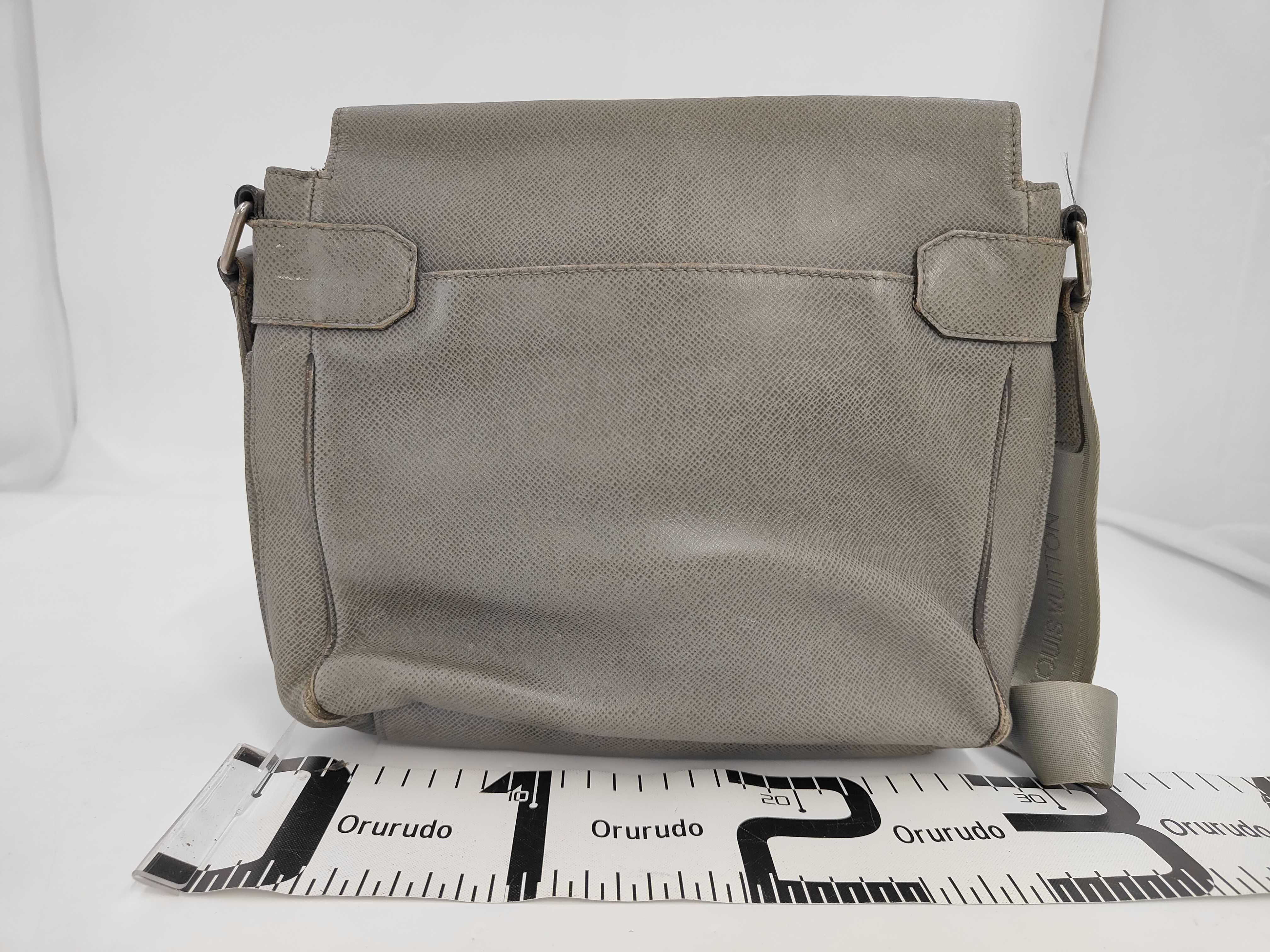 Taiga Roman Grey Shoulder Bag — view 2