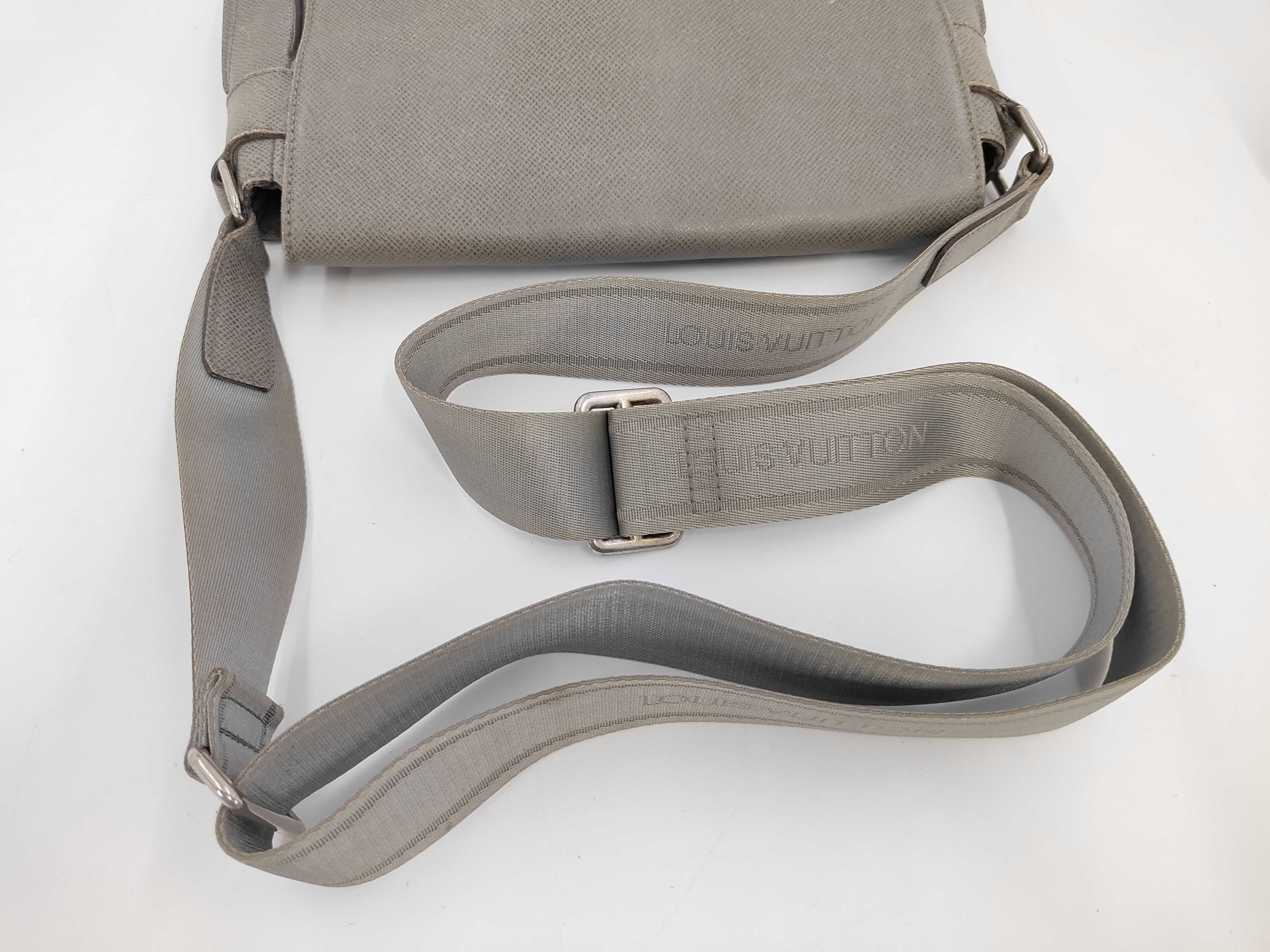 Taiga Roman Grey Shoulder Bag — view 5