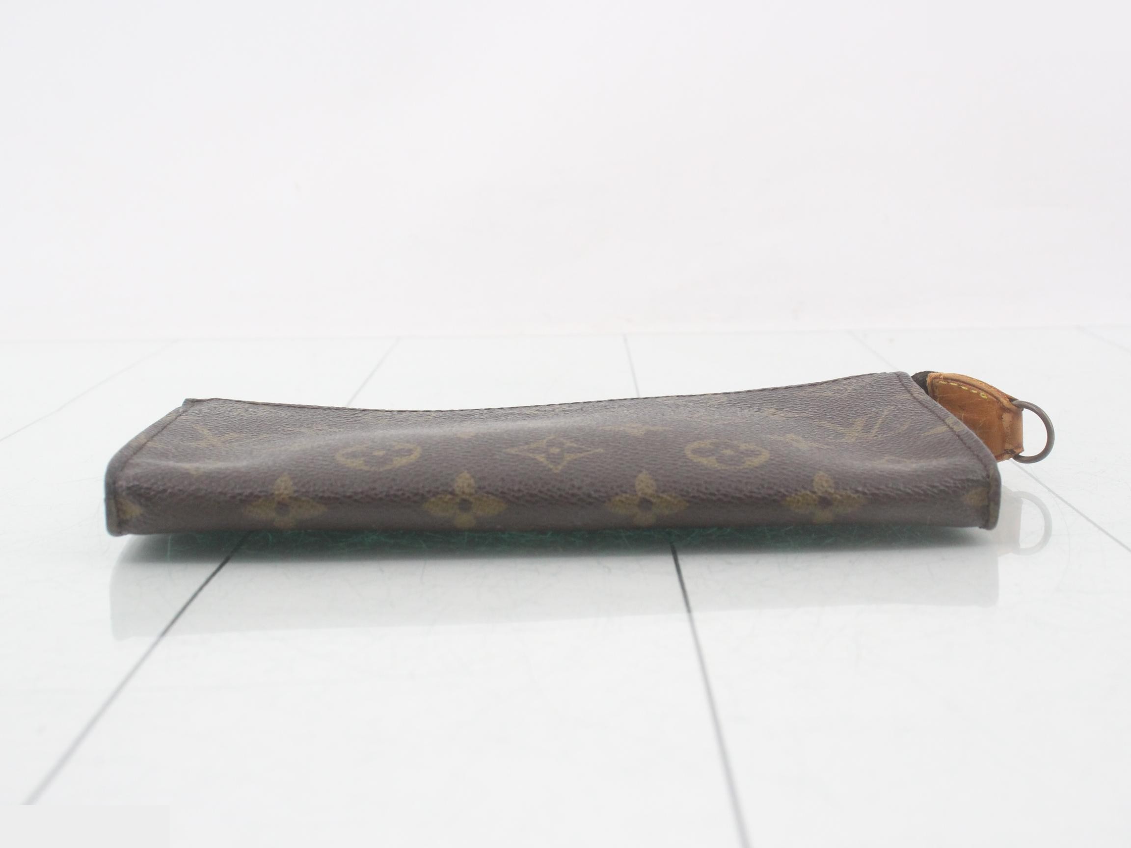 Included pouch, multi-purpose case, small item holder — view 3