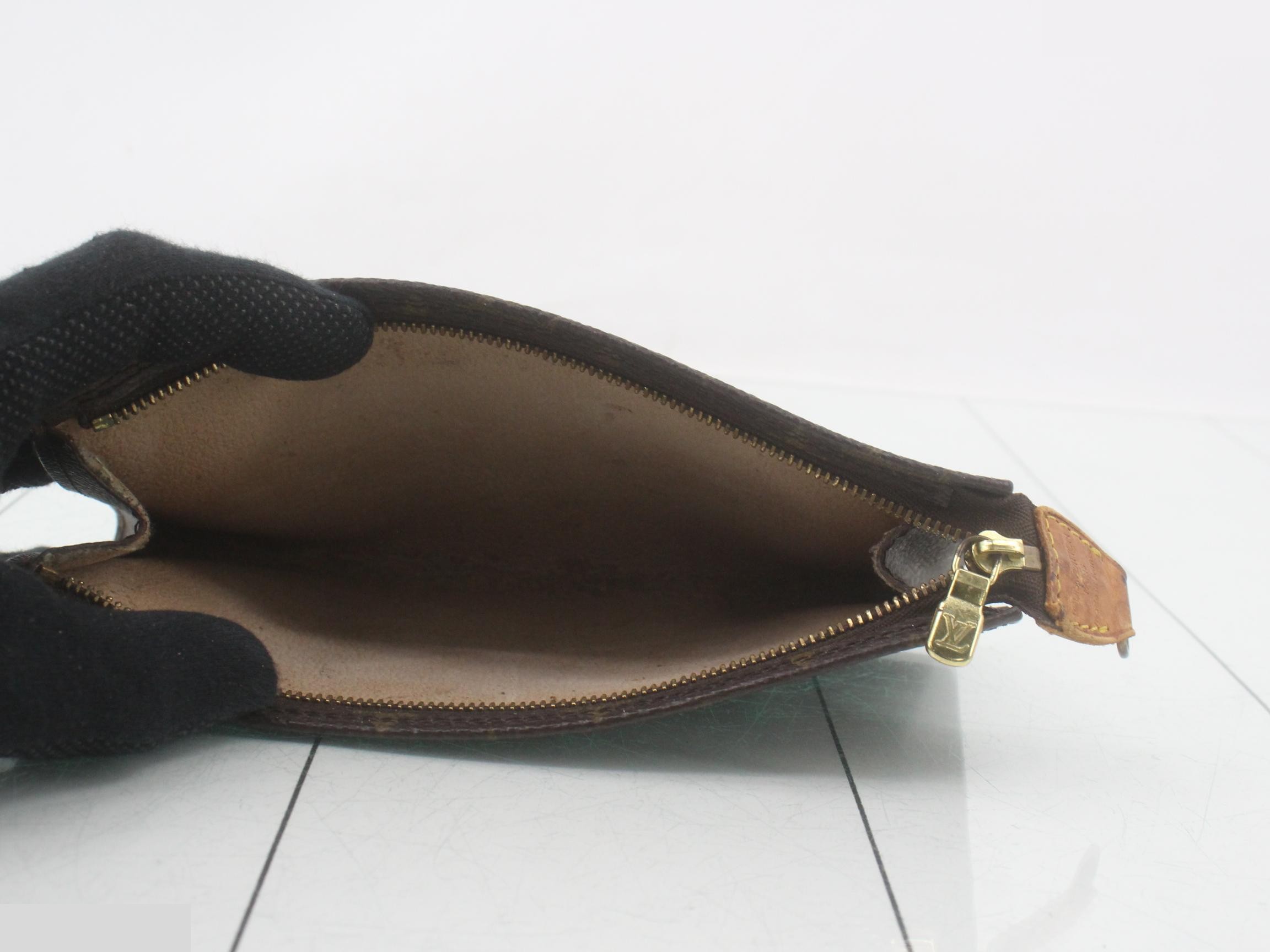 Included pouch, multi-purpose case, small item holder — view 4
