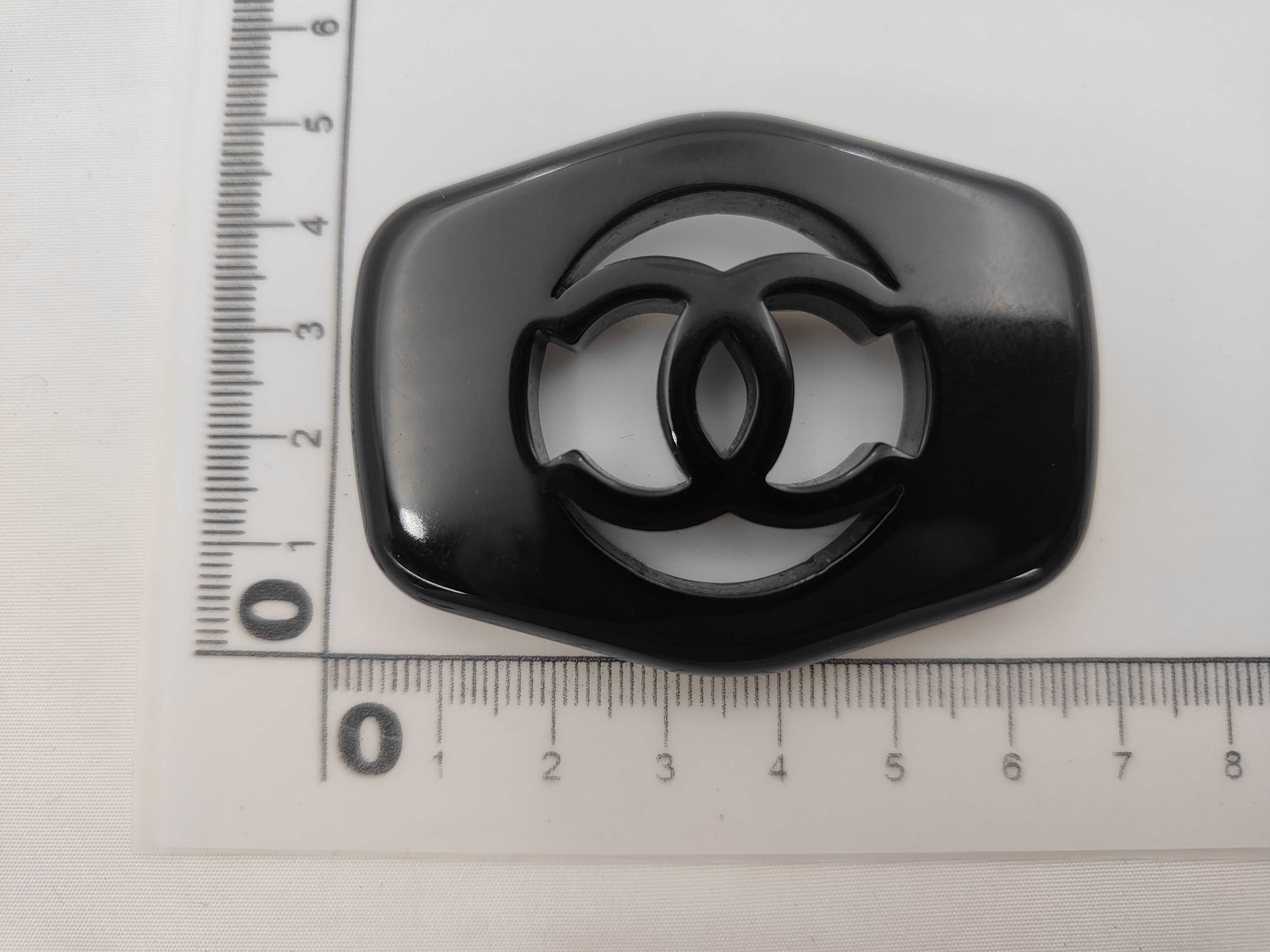 97P Coco Plastic Brooch — view 5