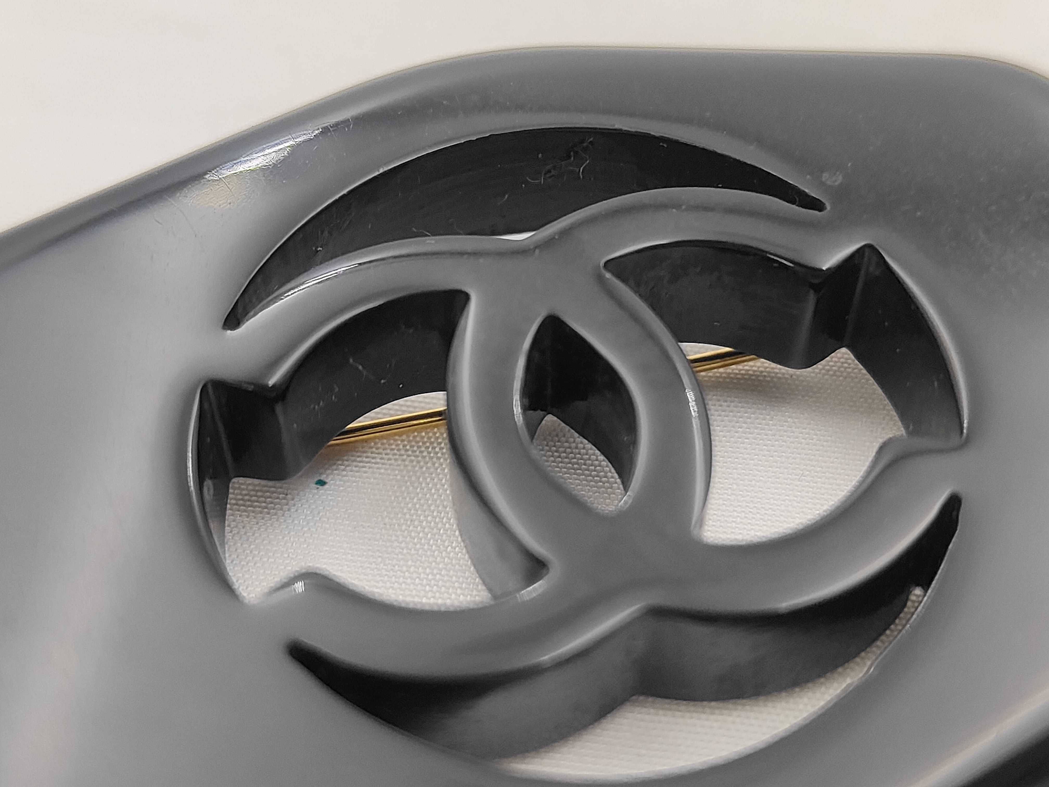 97P Coco Plastic Brooch — view 6