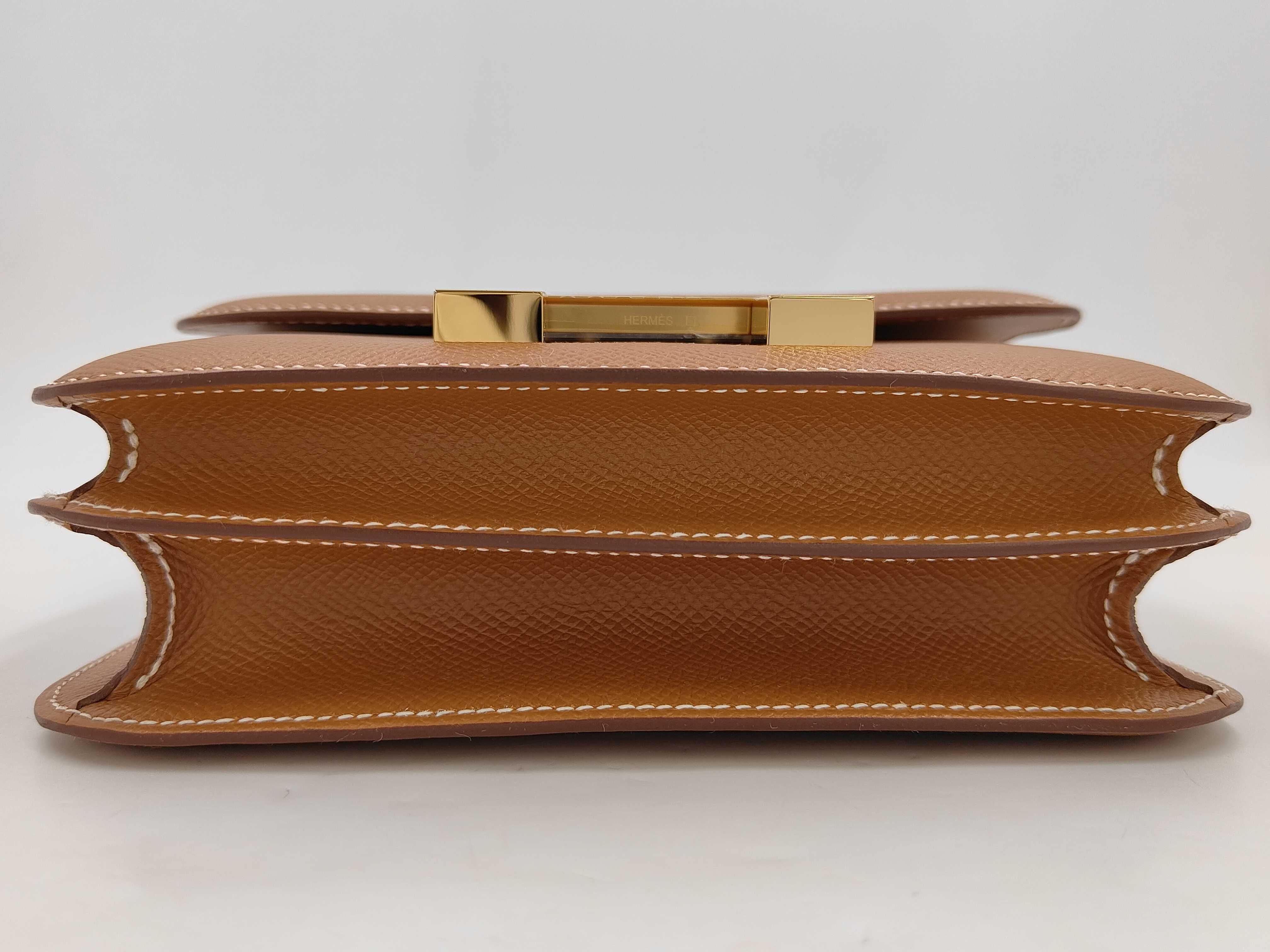Constance Mini bag in gold leather with gold hardware and G stamp. — view 3