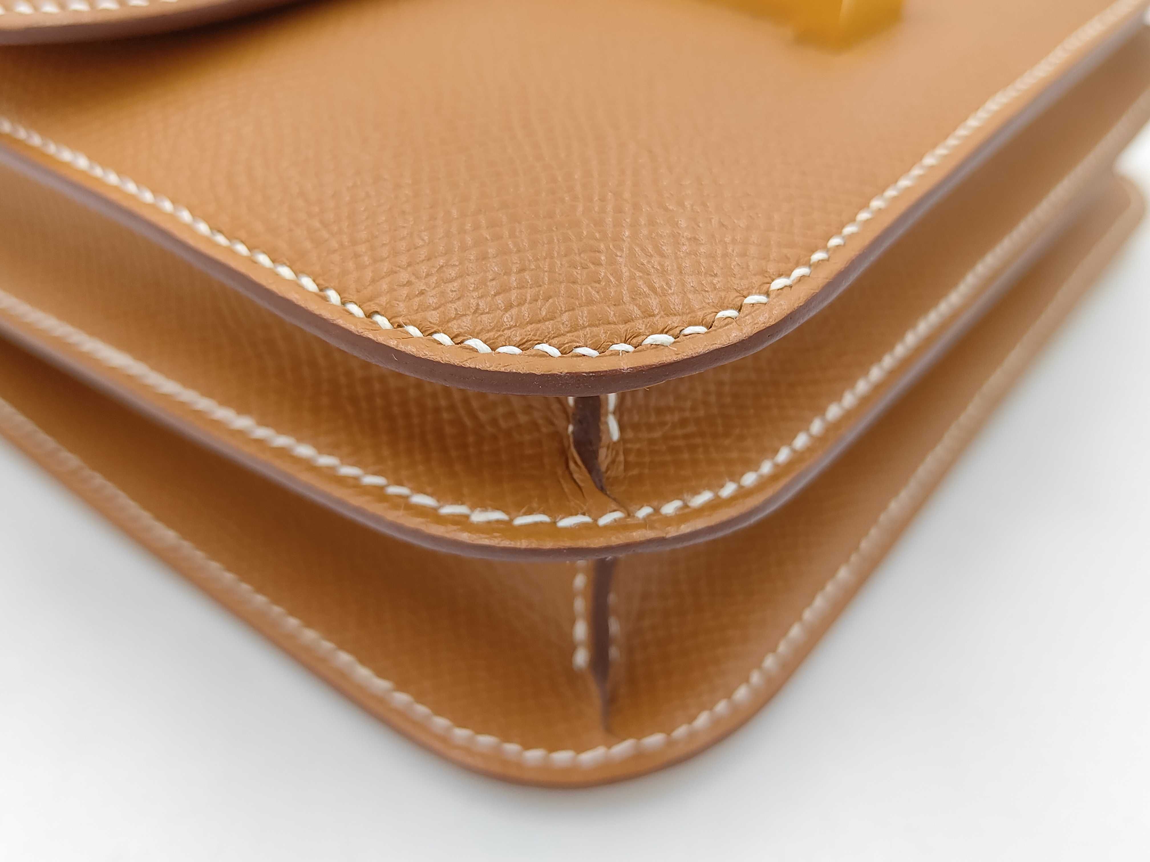 Constance Mini bag in gold leather with gold hardware and G stamp. — view 4