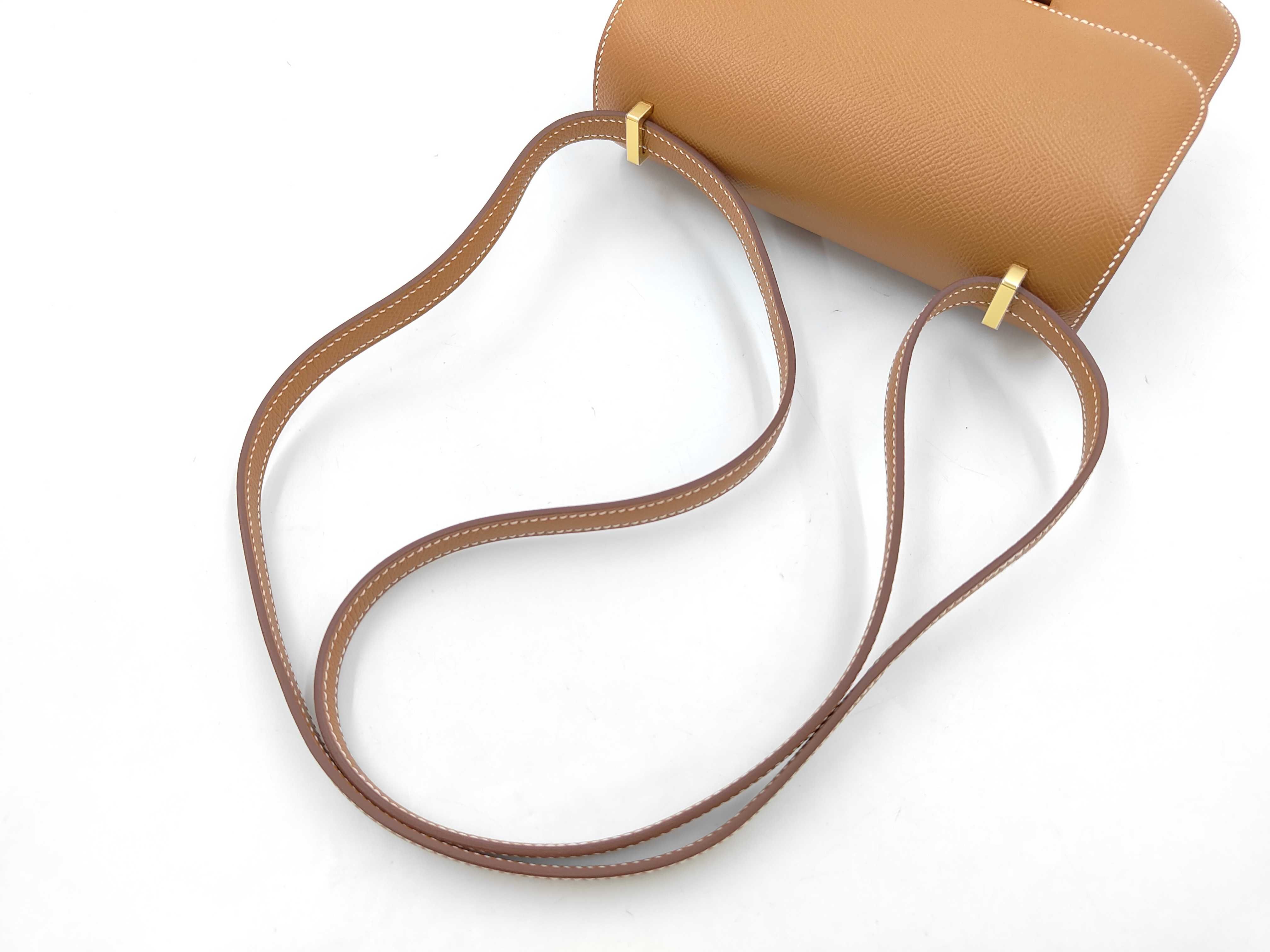 Constance Mini bag in gold leather with gold hardware and G stamp. — view 5