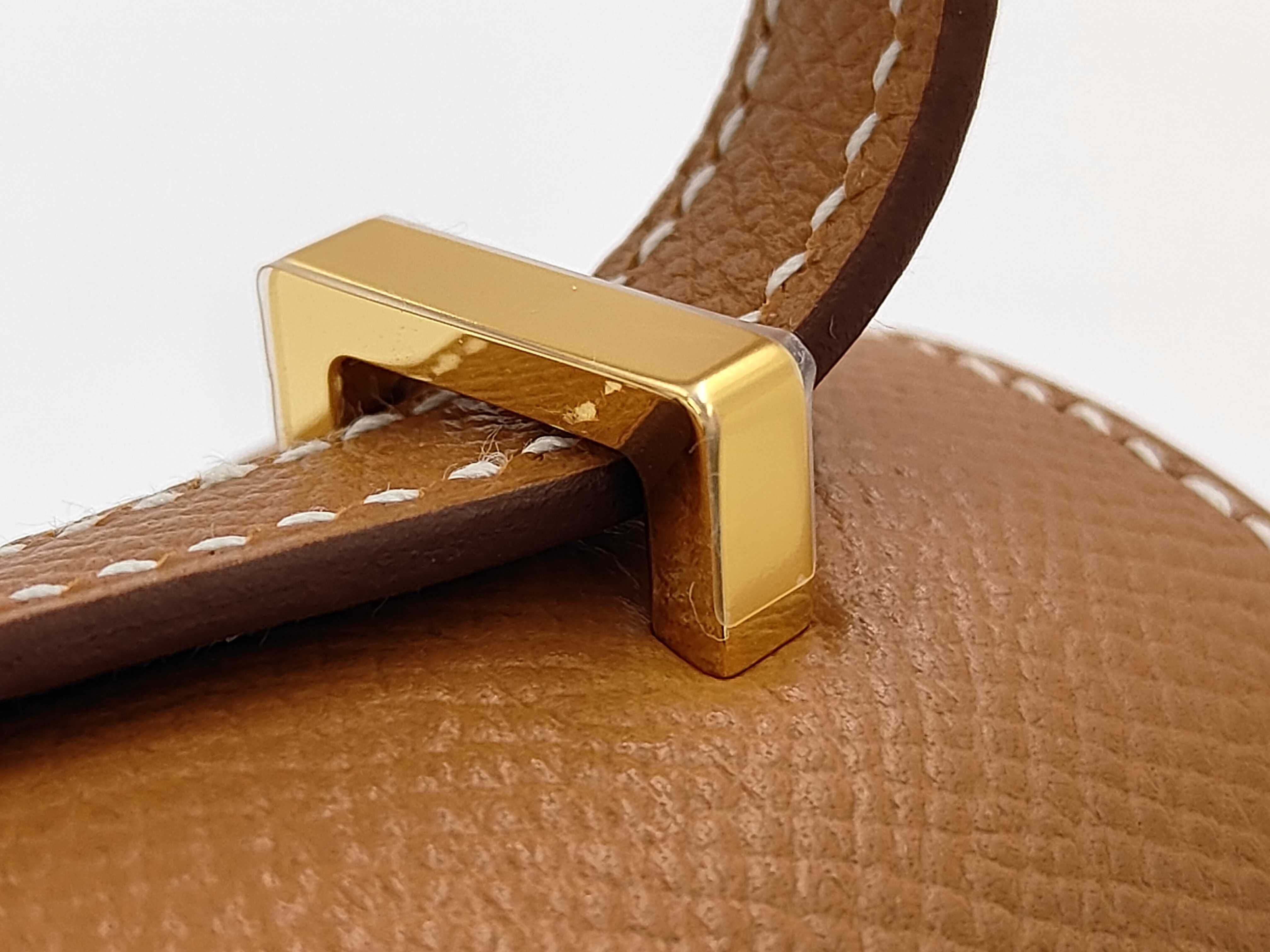 Constance Mini bag in gold leather with gold hardware and G stamp. — view 7