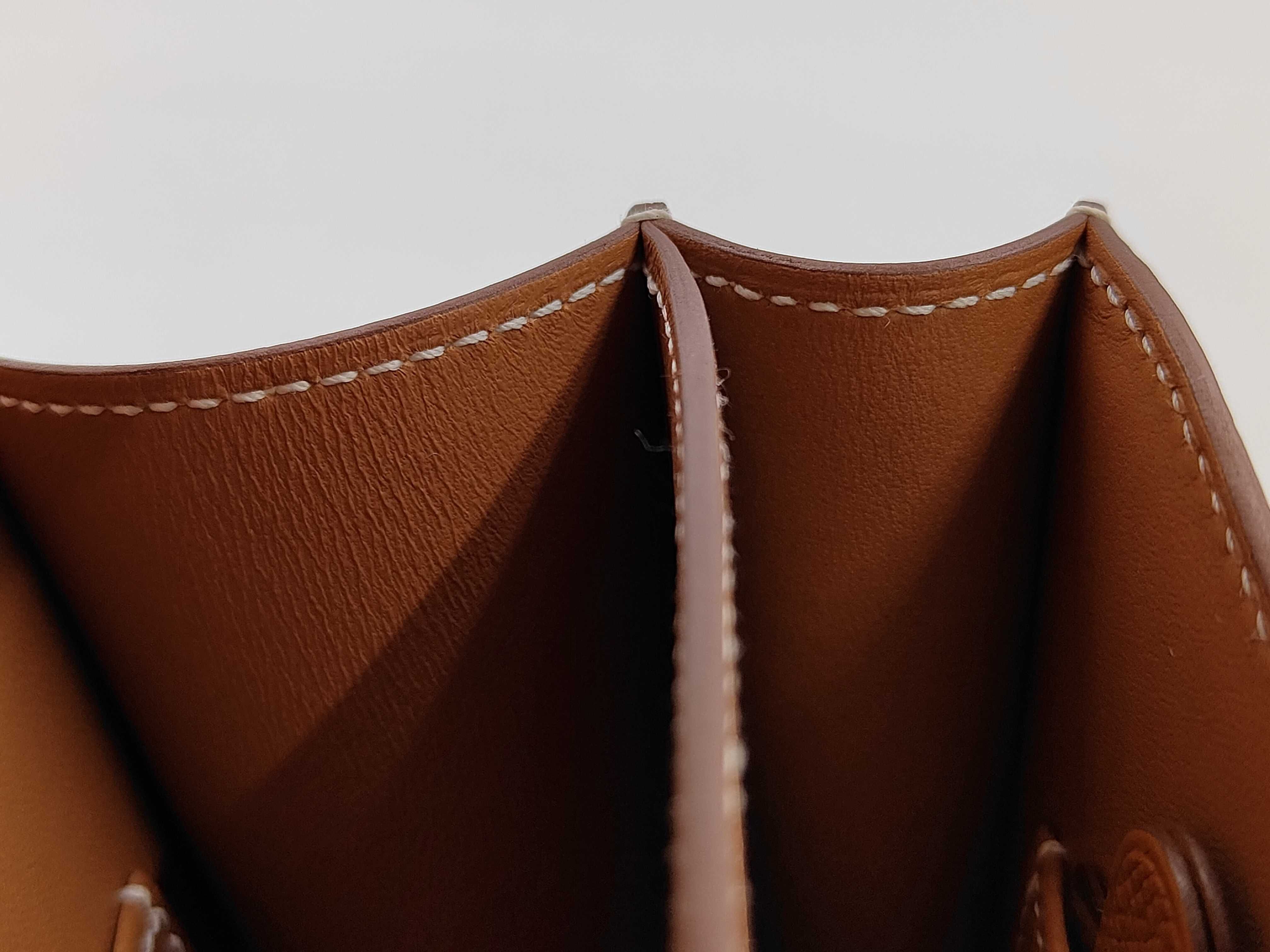 Constance Mini bag in gold leather with gold hardware and G stamp. — view 10