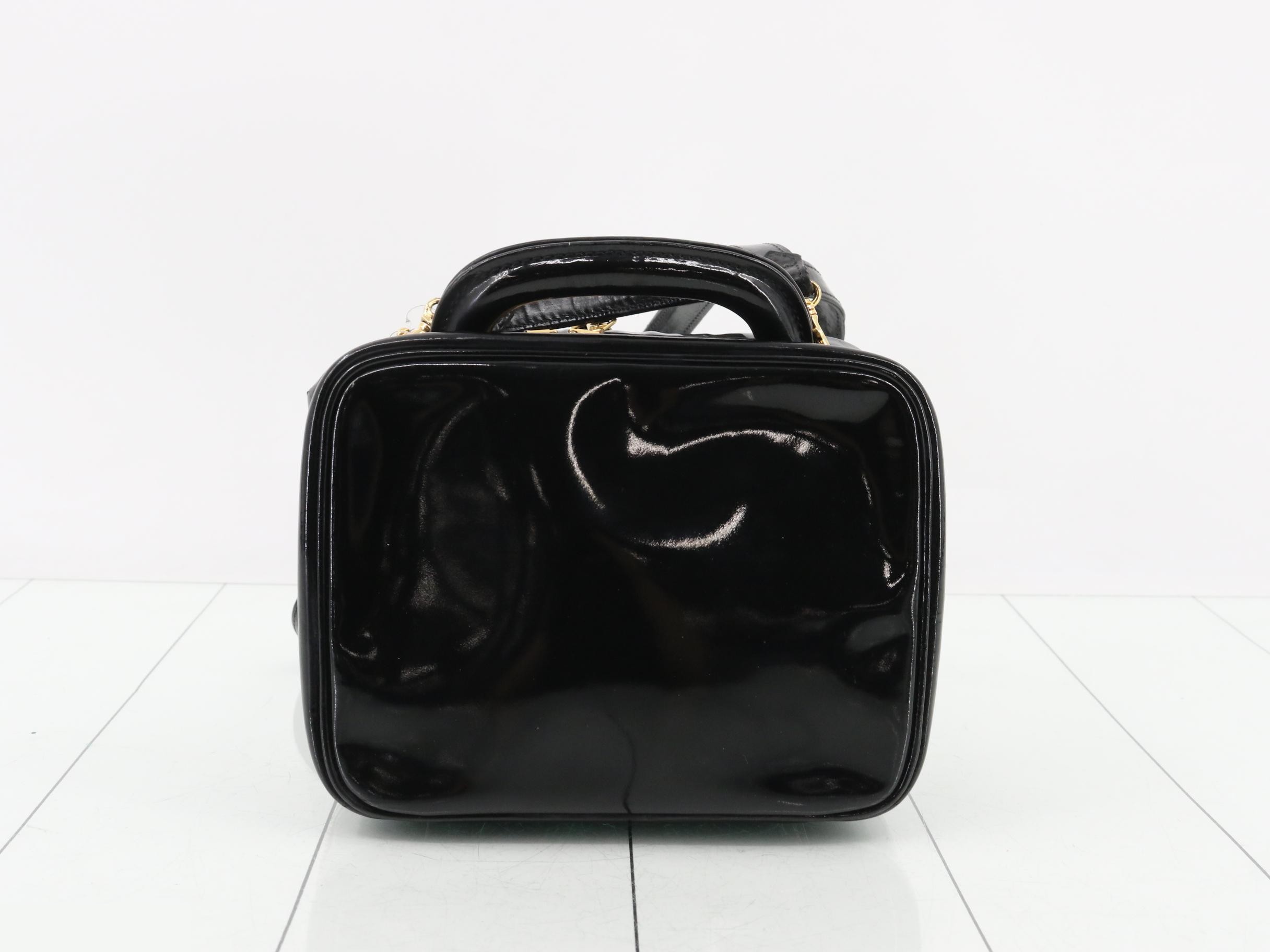 Patent leather 2-way vanity bag with sticker card. — view 2