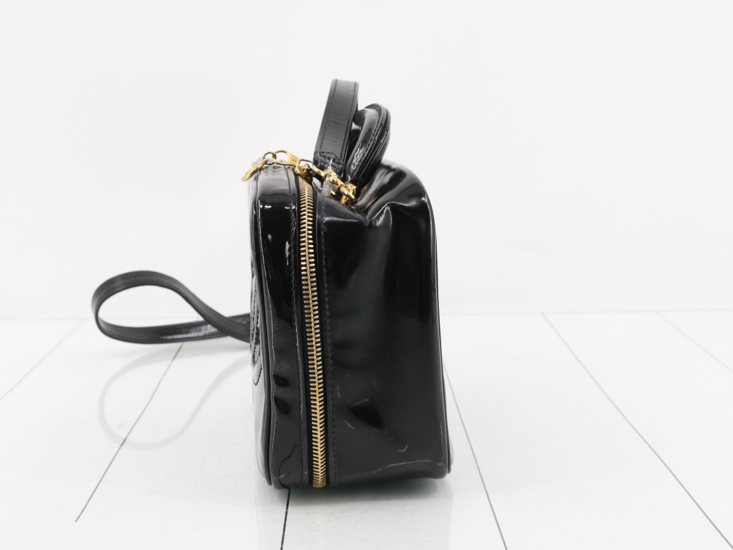 Patent leather 2-way vanity bag with sticker card. — view 3