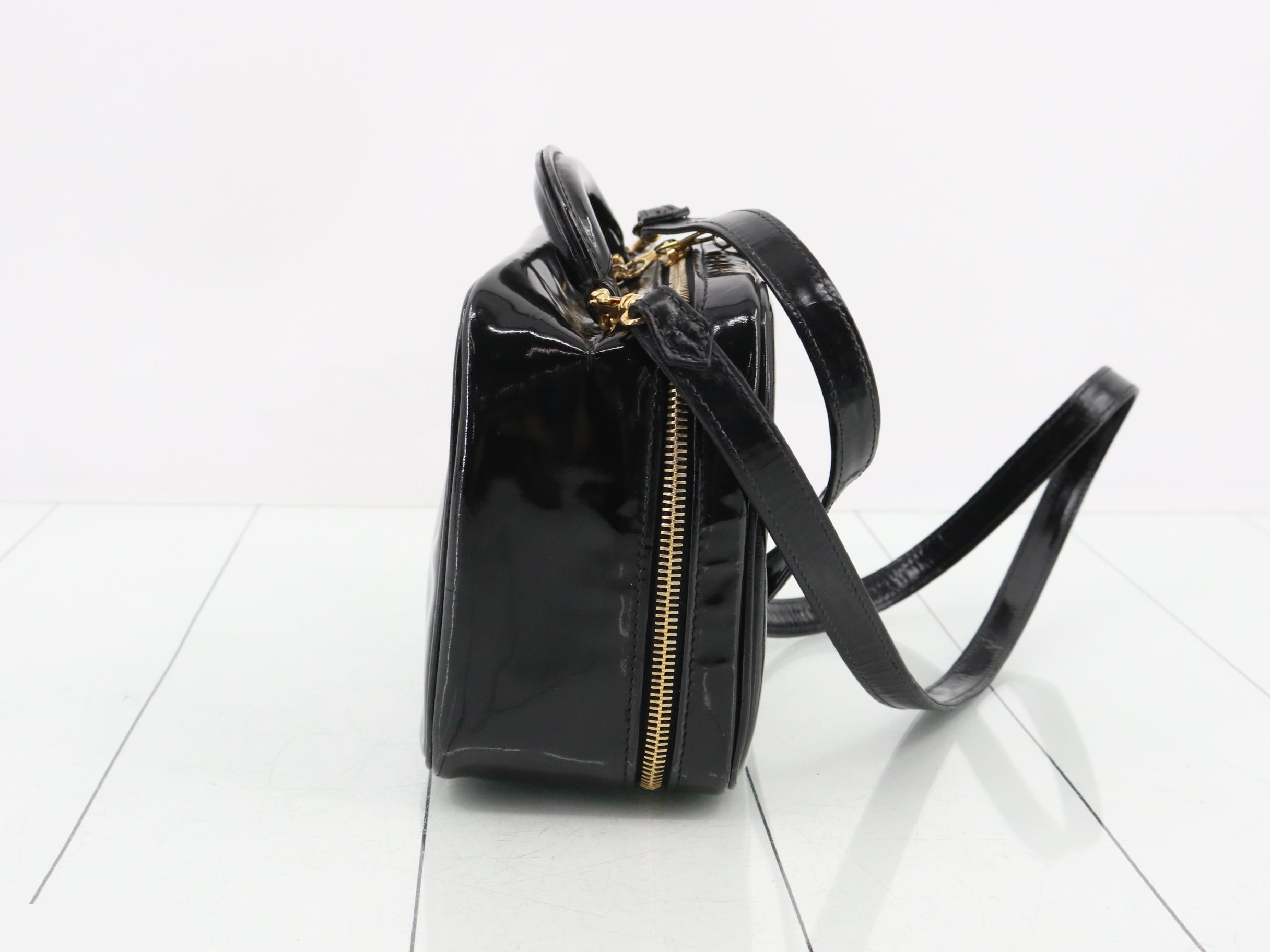 Patent leather 2-way vanity bag with sticker card. — view 4