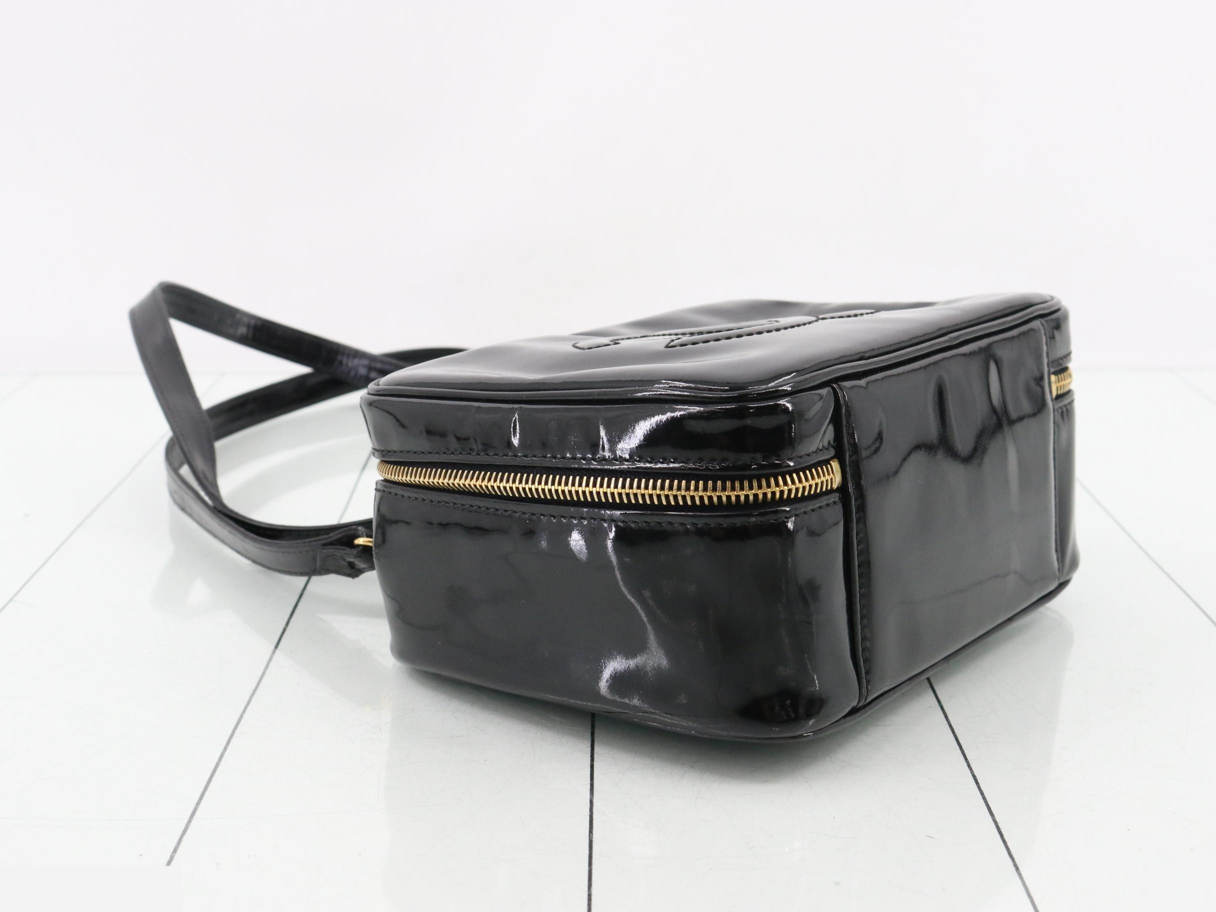 Patent leather 2-way vanity bag with sticker card. — view 5