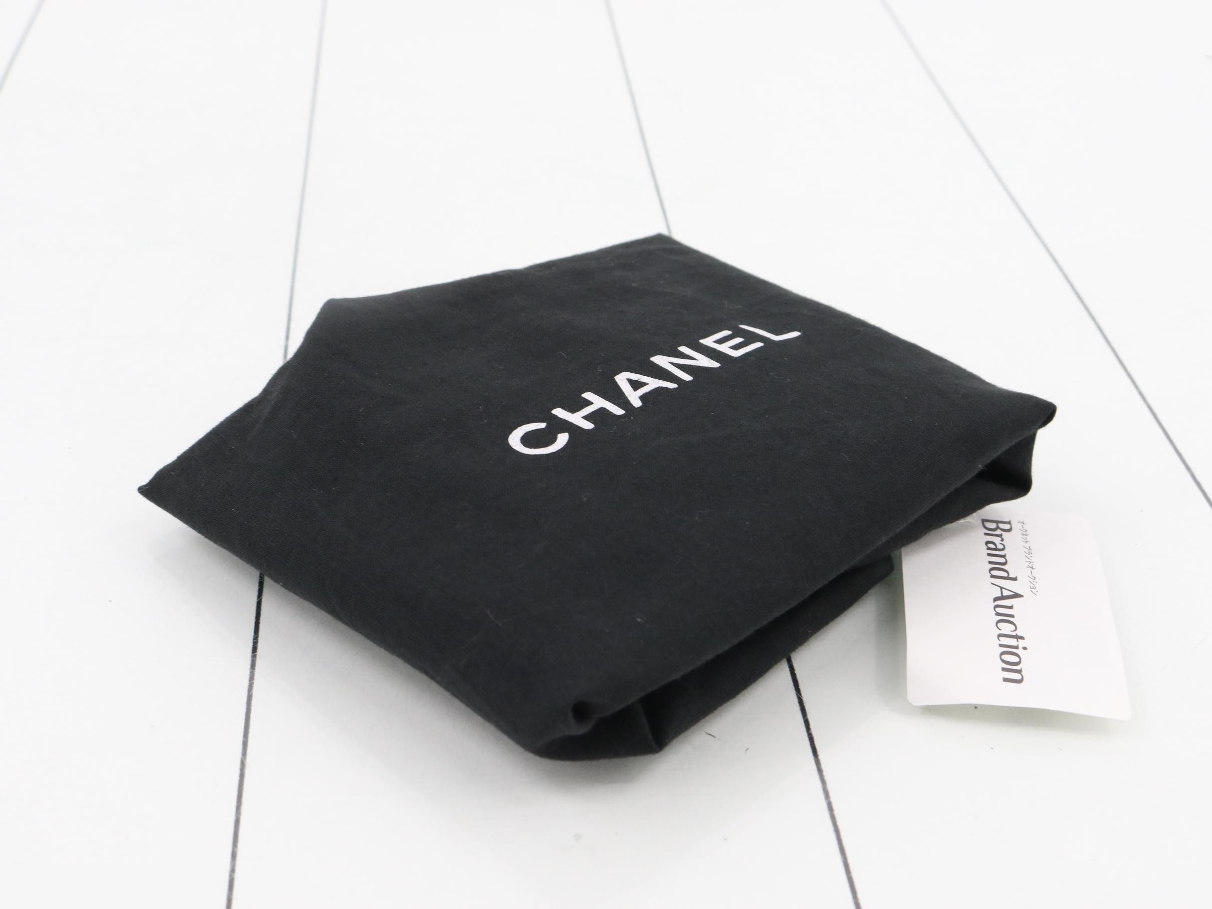 Patent leather 2-way vanity bag with sticker card. — view 7