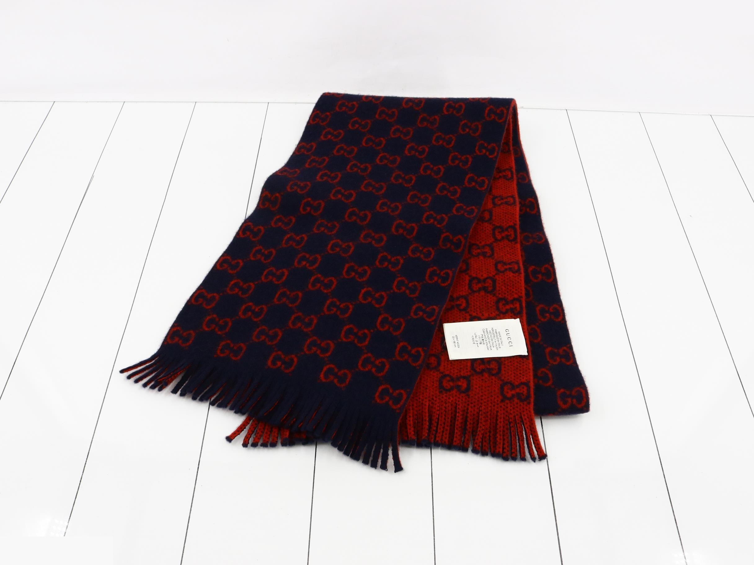GG pattern scarf, navy and red. — view 2