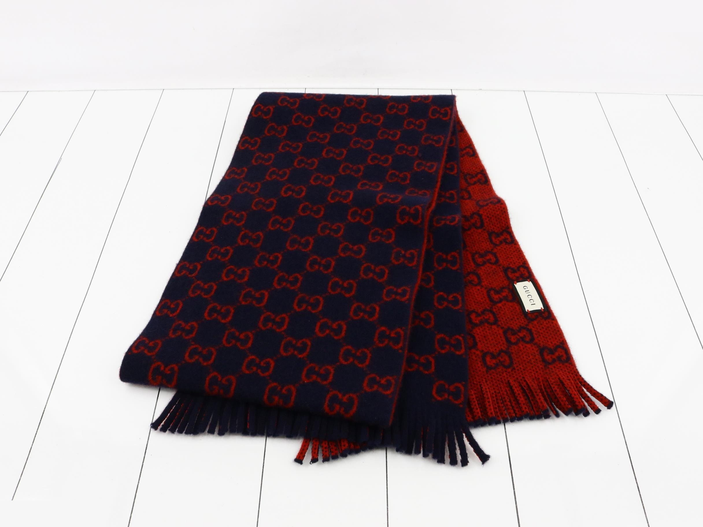 GG pattern scarf, navy and red. — view 3