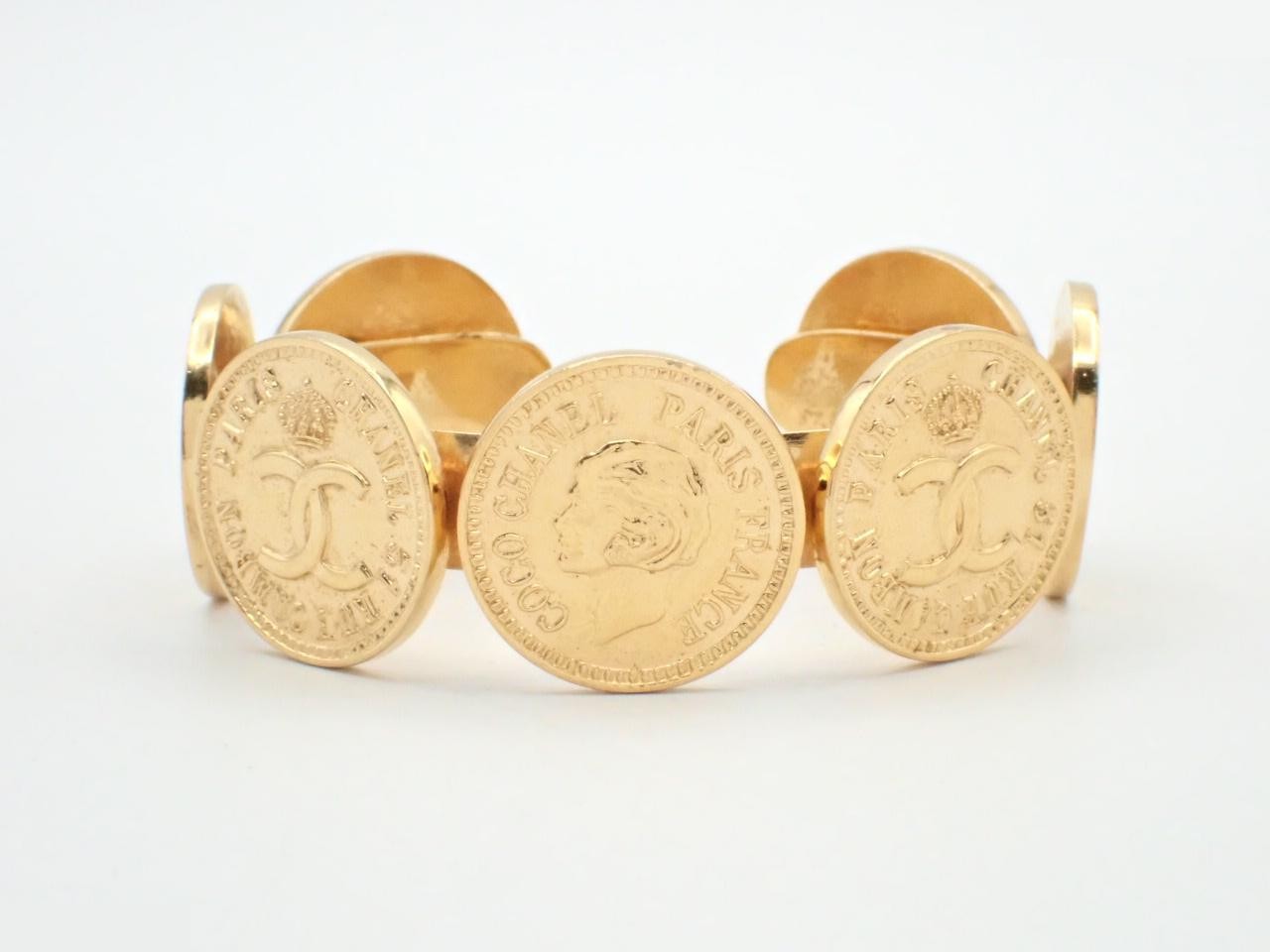Bangle bracelet, wrist circumference approximately 17 cm
