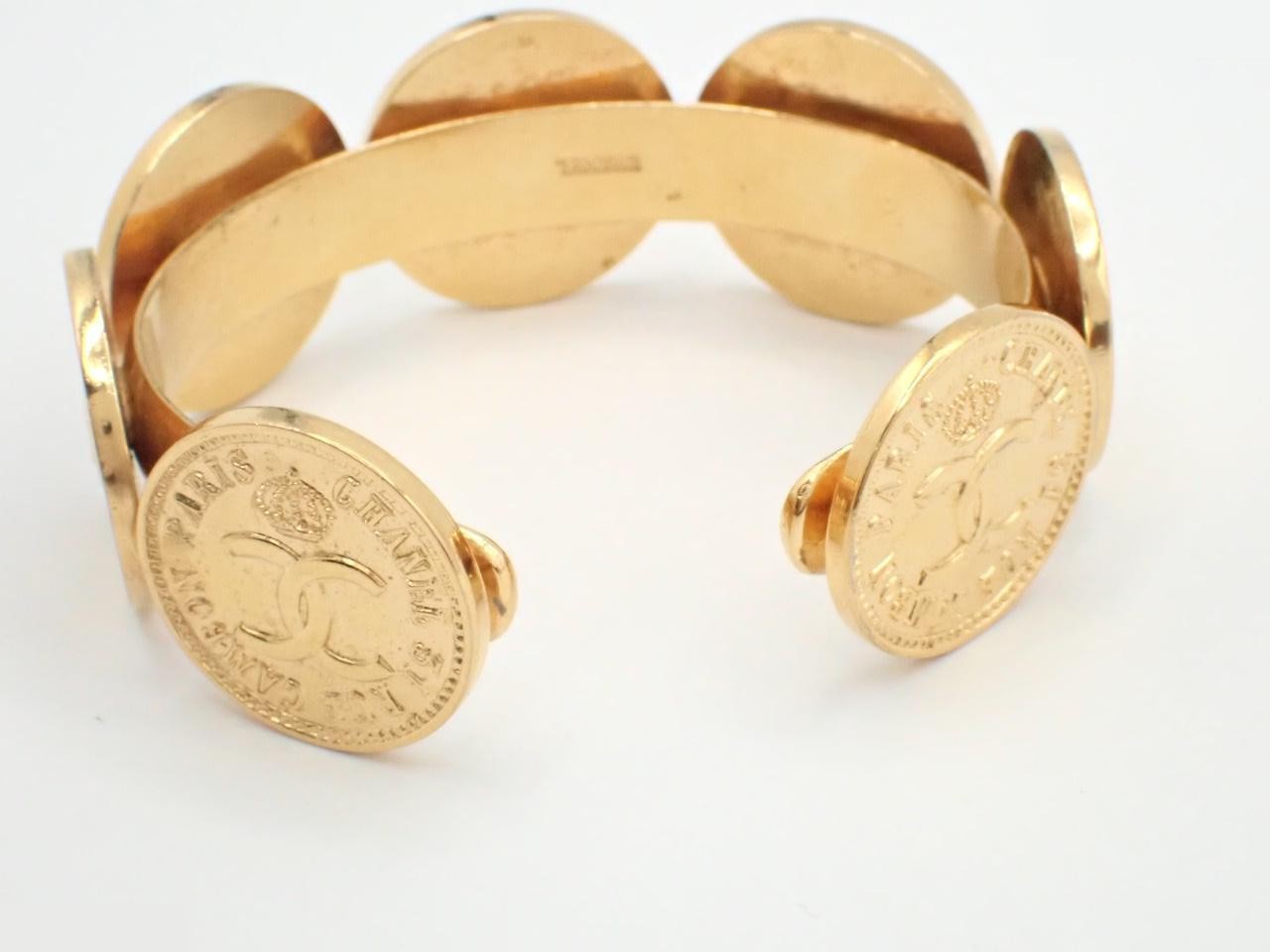 Bangle bracelet, wrist circumference approximately 17 cm — view 3