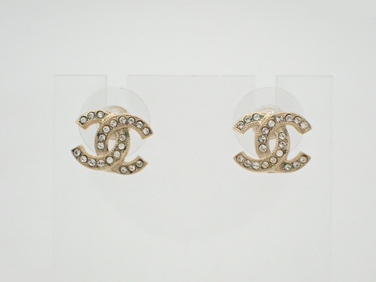 earrings, F18V, Coco Mark, rhinestone, gold, 1.3cm wide.