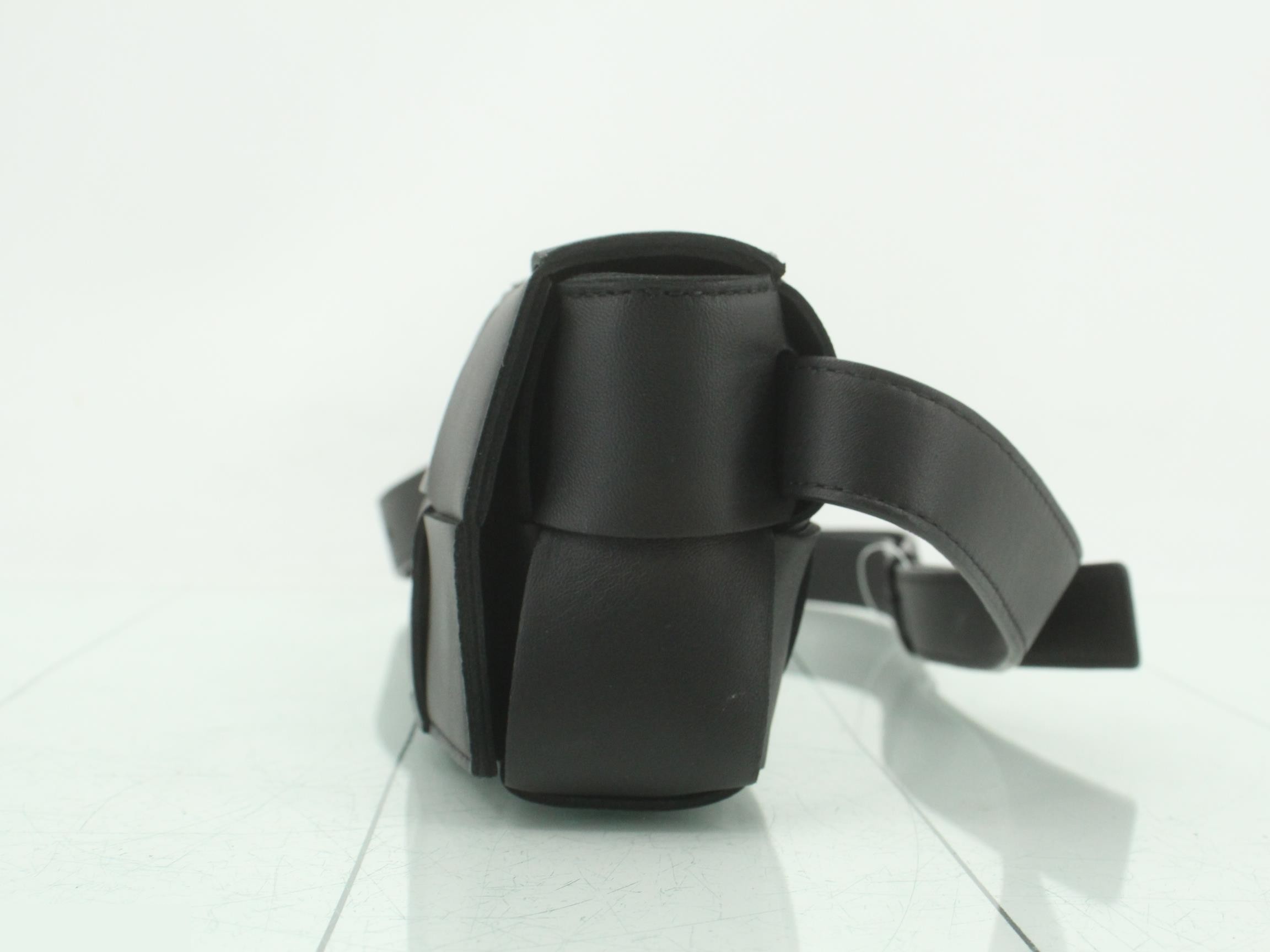 Maxi Intrecciato Cassette Belt Bag RFID — view 3