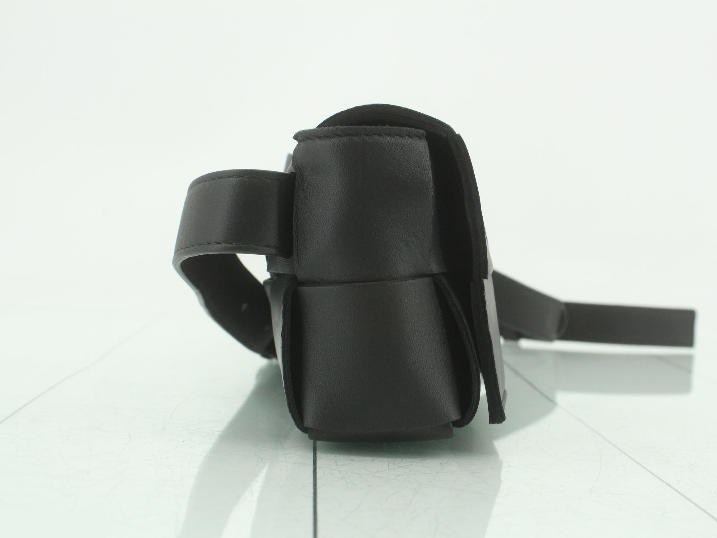 Maxi Intrecciato Cassette Belt Bag RFID — view 4