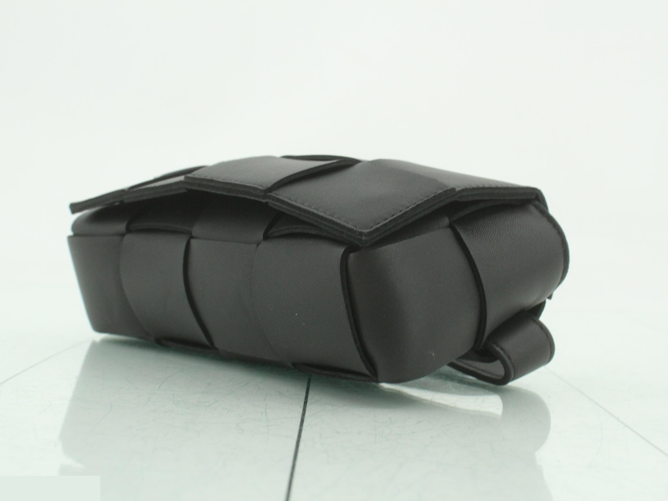 Maxi Intrecciato Cassette Belt Bag RFID — view 6