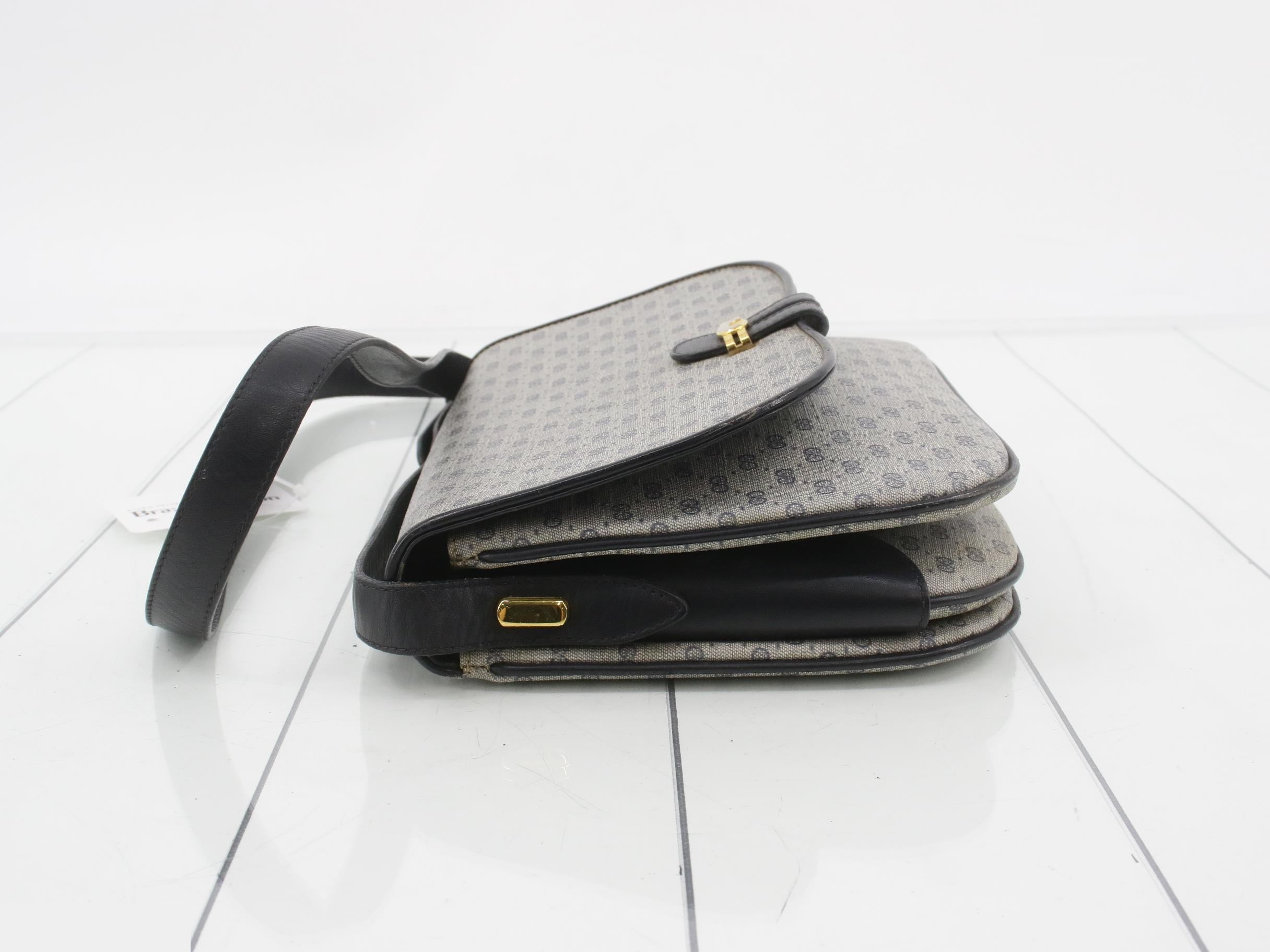GG Supreme Shoulder Bag — view 4