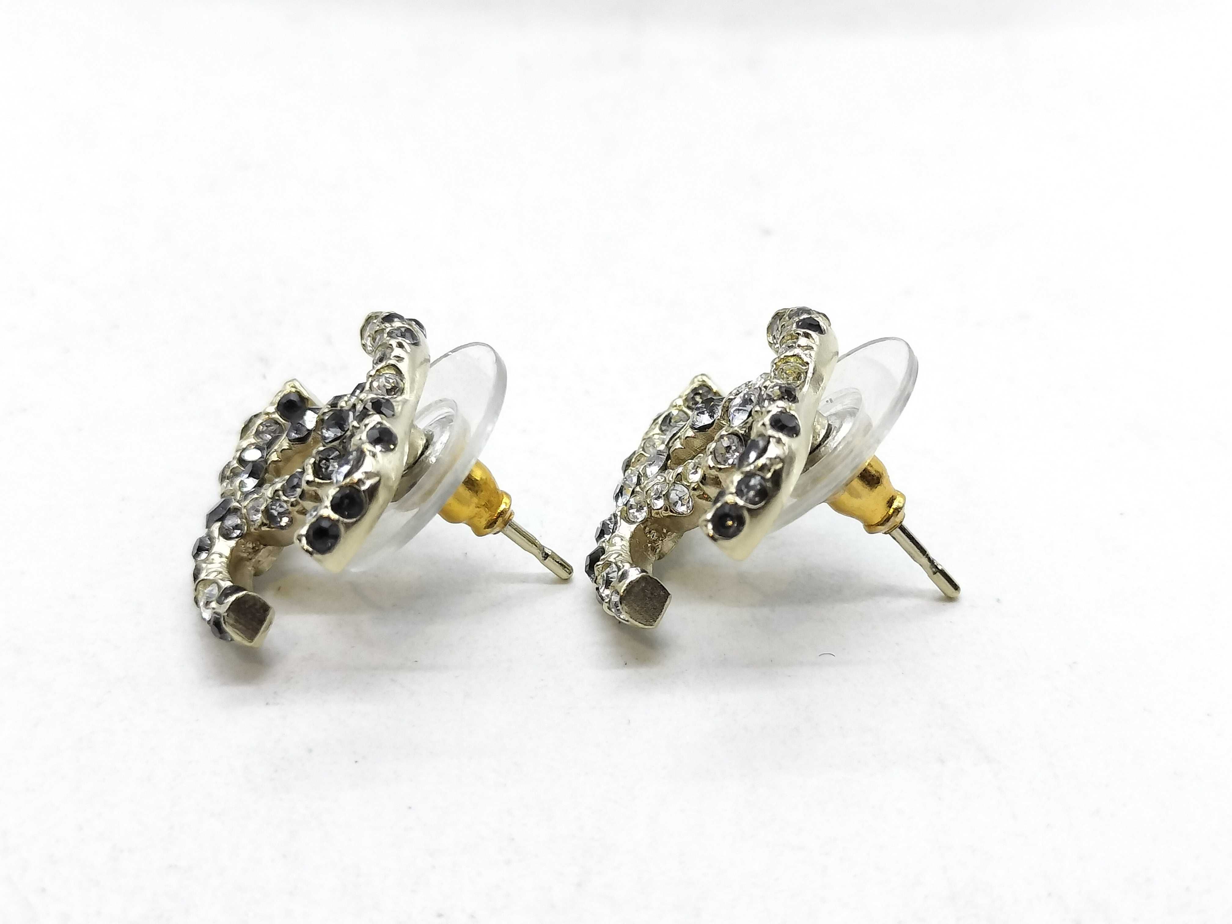P20 Earrings — view 4