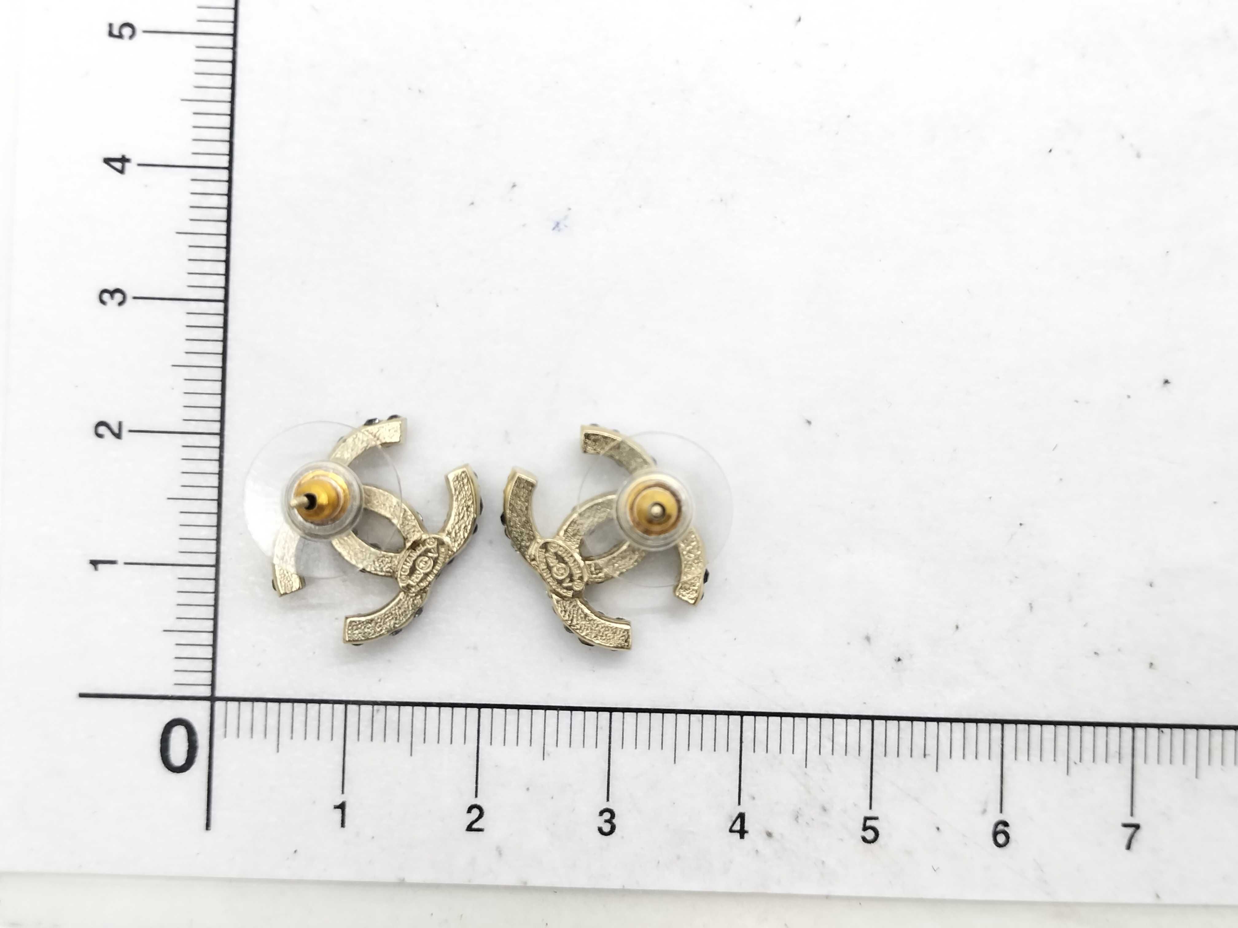 P20 Earrings — view 8